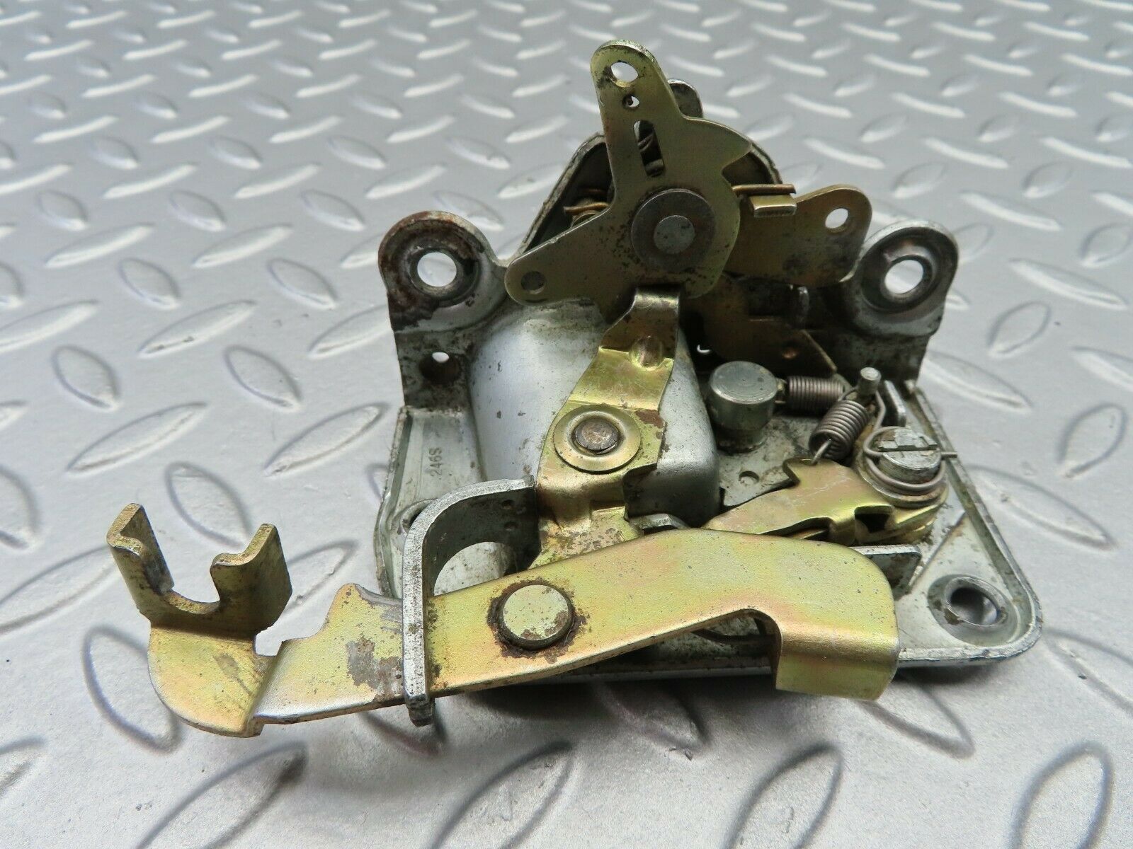 6872 Mercedes-Benz C107 350SLC Coupe Right Door Lock Mechanism