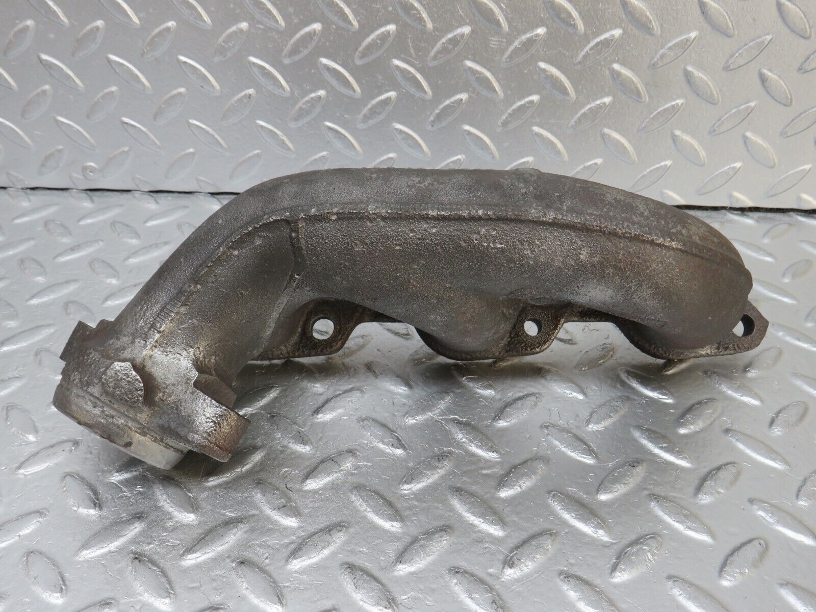 34688 Mercedes-Benz W124 260E Exhaust Manifold 4-6 Cylinder 1031422202