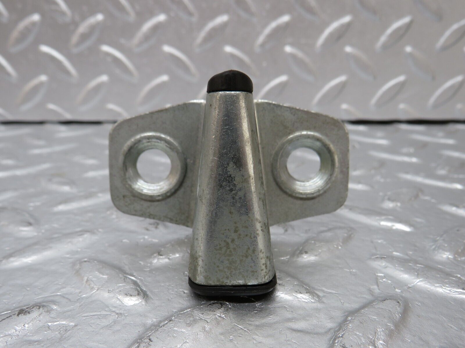 34134 Mercedes-Benz W124 260E Door Lock Latch