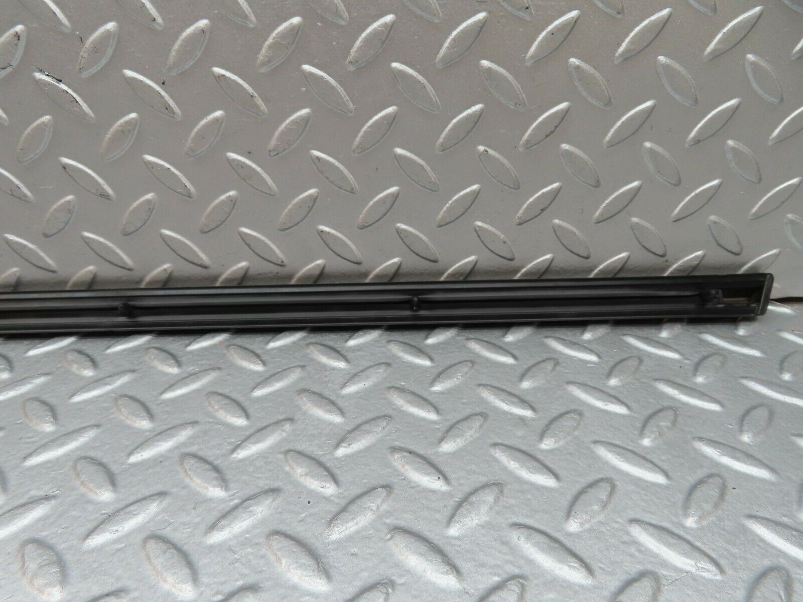 18005 Mercedes-Benz W123 200 Rear Right Door Centre Moulding Trim