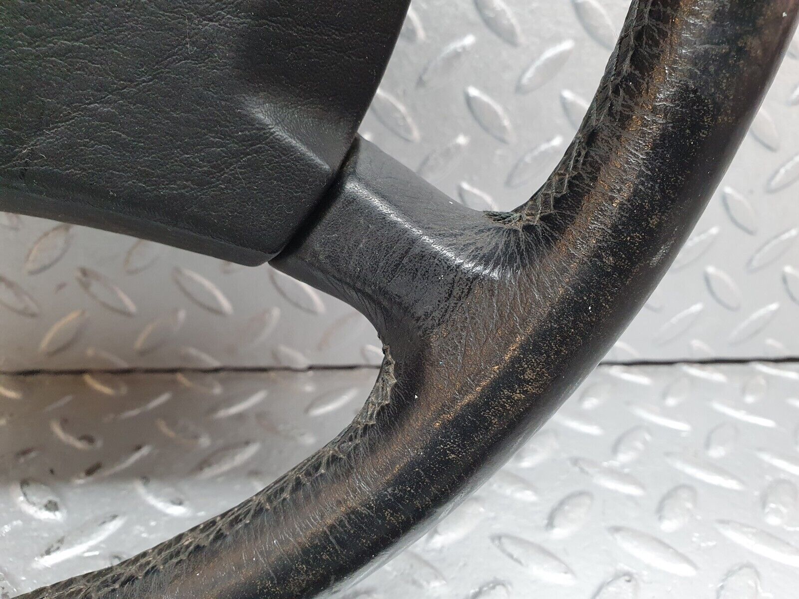 41182 Mercedes-Benz W126 300SE Leather Steering Wheel 1264640017