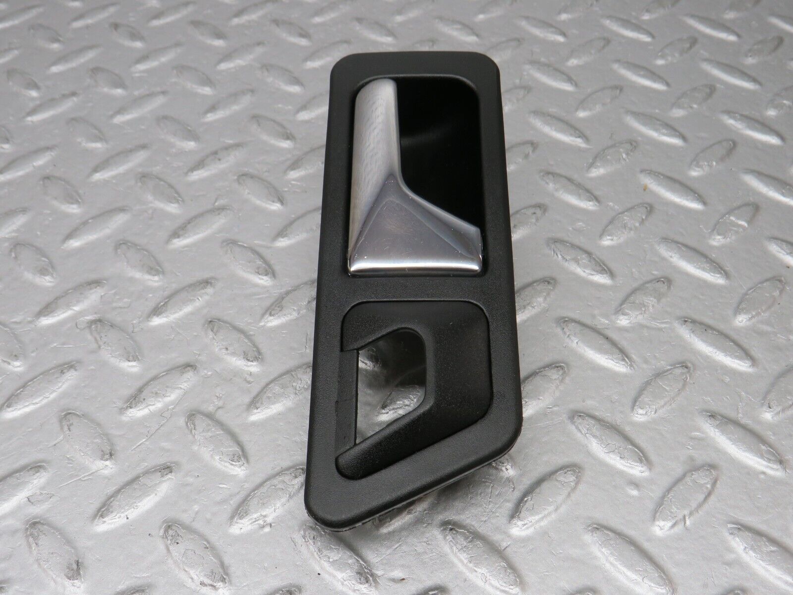 36618 Mercedes-Benz W201 190E 2.0L Right Interior Door Handle 2017660264