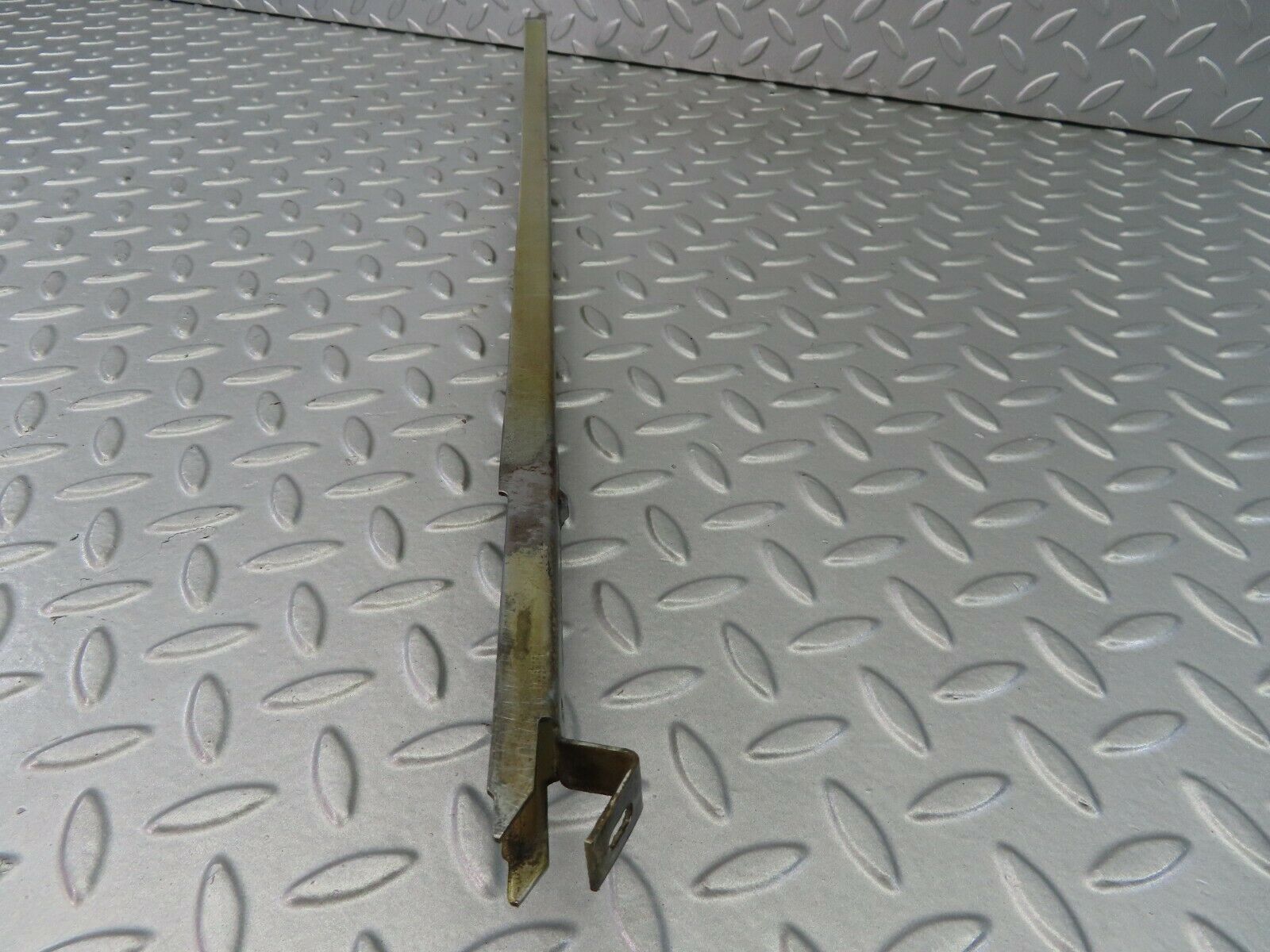 7283 Mercedes-Benz W116 450SE Front Right Window Channel