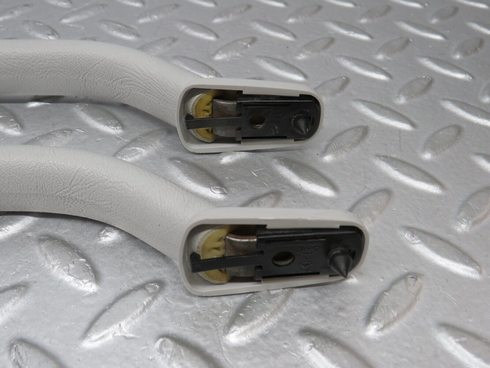 36061 Mercedes-Benz W126 420SE Interior Roof Grab Handle Set Grey