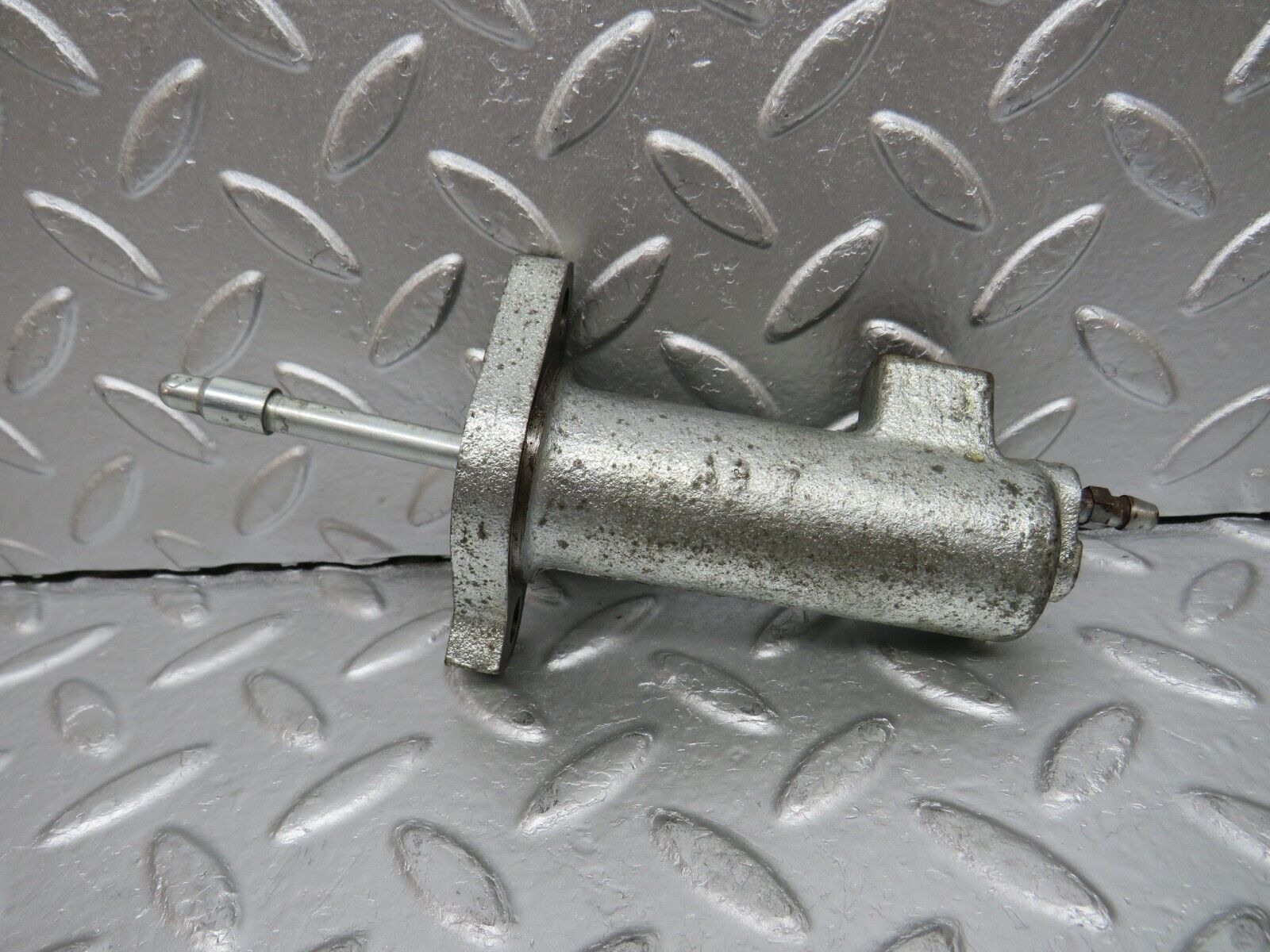 31349 Mercedes-Benz S124 220TE Wagon Clutch Master Cylinder