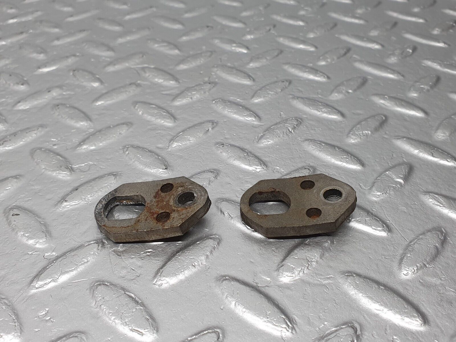 41361 Mercedes-Benz W116 350SE Fuel Injector Bracket Holder 2X