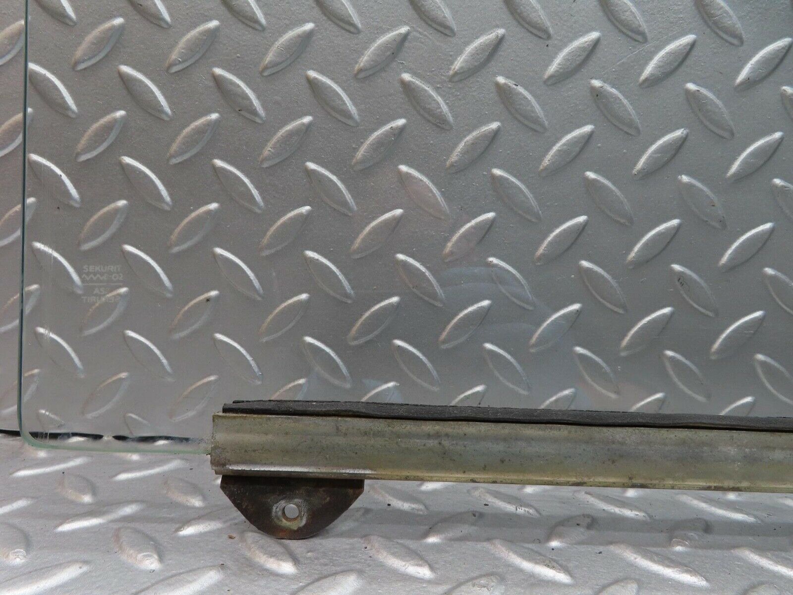 12658 Mercedes-Benz W111 220SE Front Left Door Window Glass