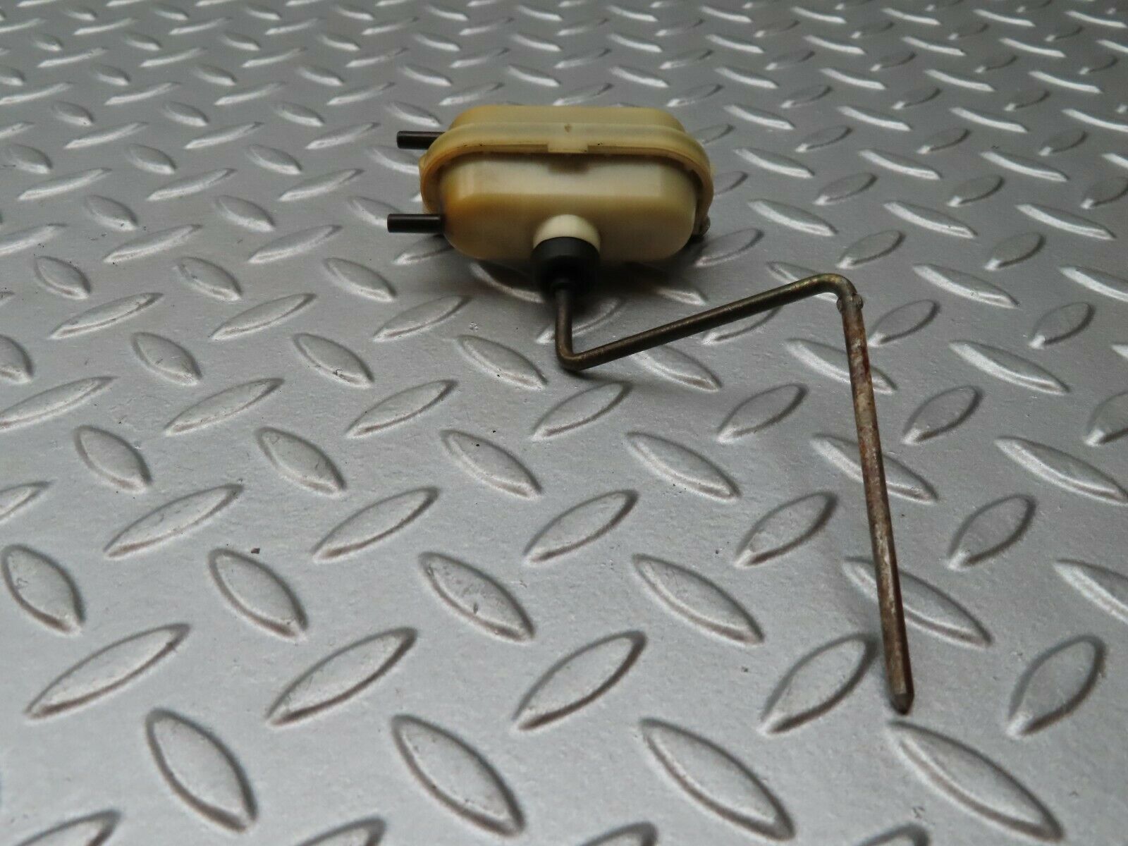 4199 Mercedes-Benz V123 240D LWB Fuel Filler Door Lock Actuator