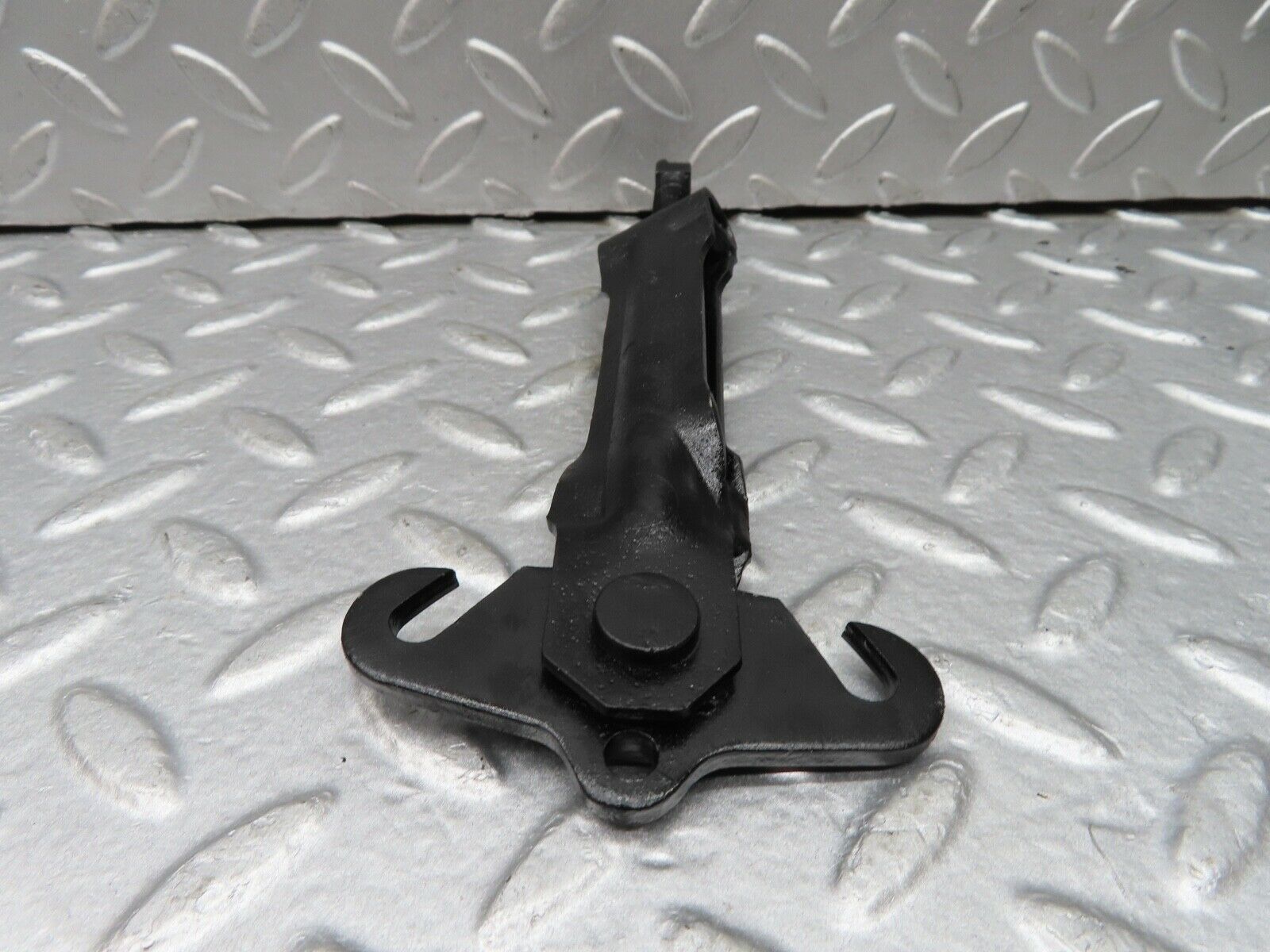 18165 Mercedes-Benz W123 200 Handbrake Regulator