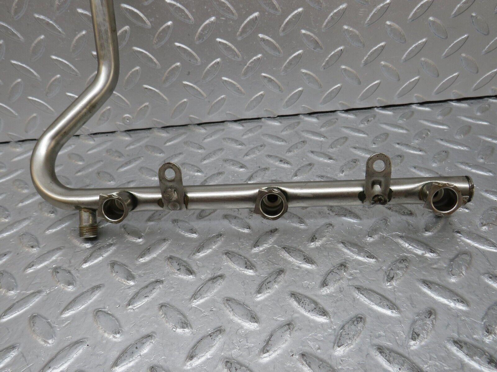 35018 Mercedes-Benz W210 320E Fuel Injector Rail 0280151080 1120700595