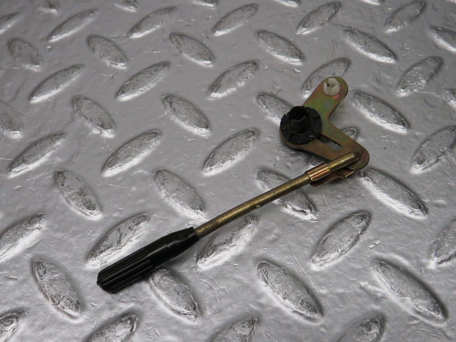 31400 Mercedes-Benz S124 220TE Wagon Rear Door Lock Knob Pair