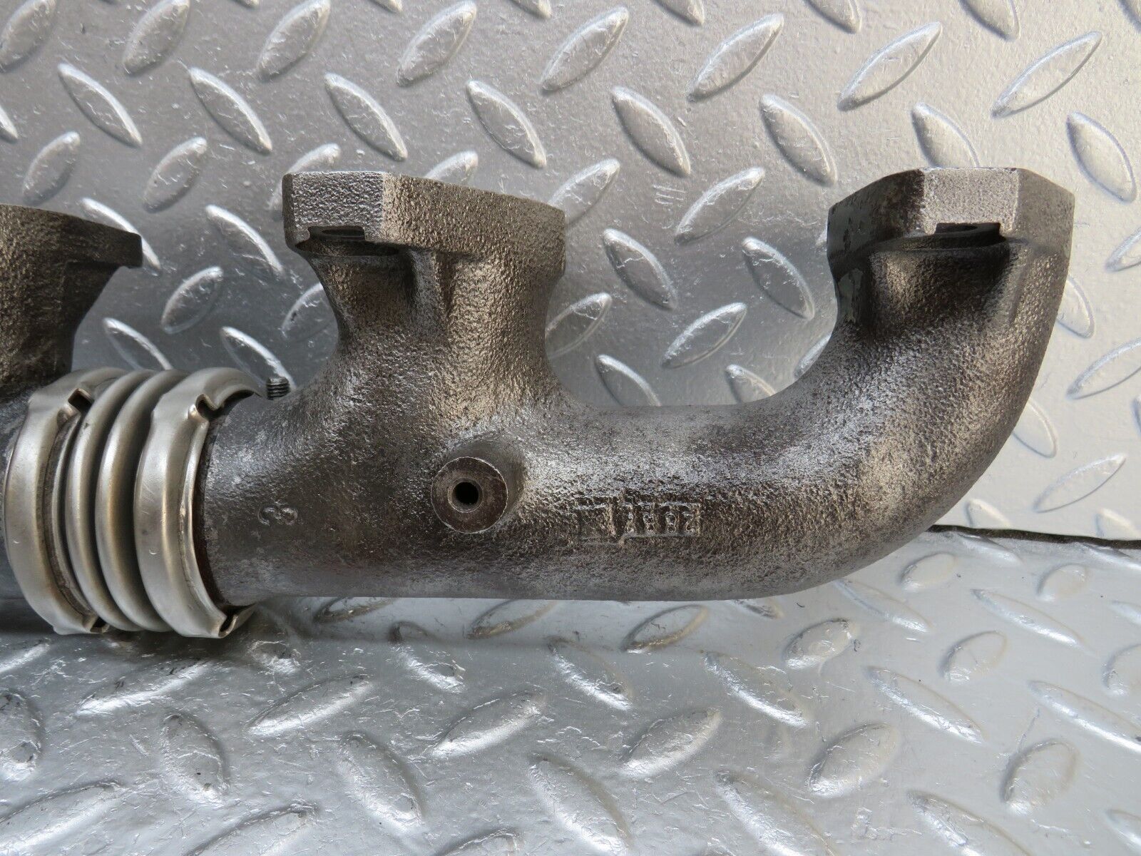 33050 Mercedes-Benz W126 380 V8 M116 Exhaust Manifold Right Side 1161420602 1161420702