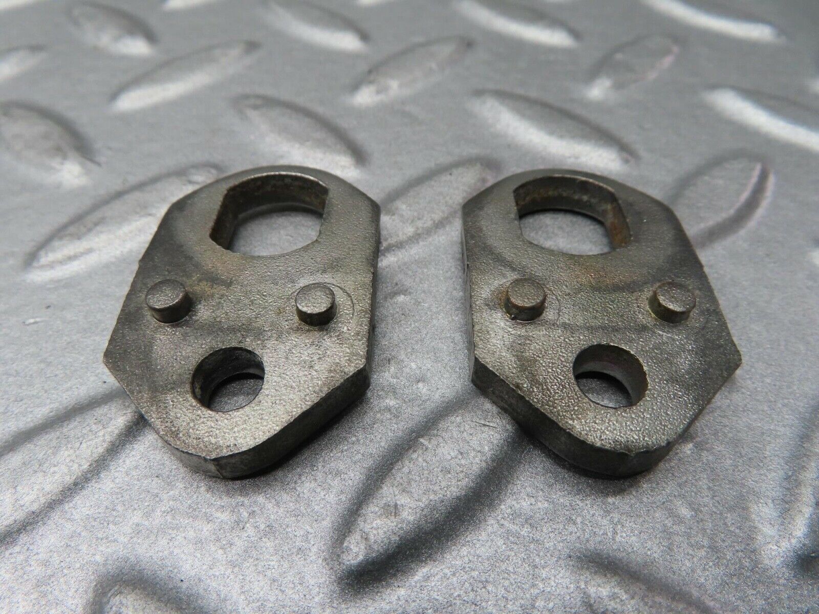 16744 Mercedes-Benz C107 380SLC Fuel Injector Bracket Pair