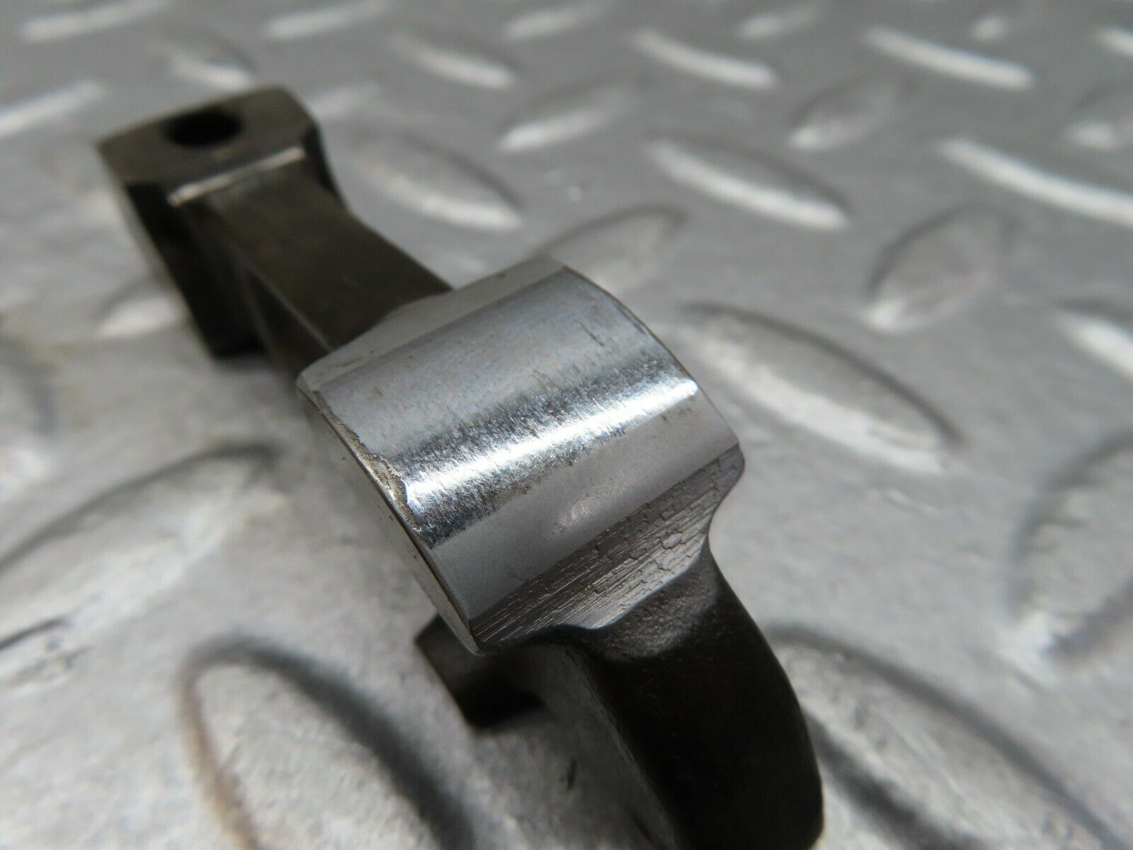 18066 Mercedes-Benz W123 200 Valve Rocker Arm With Retaining Spring