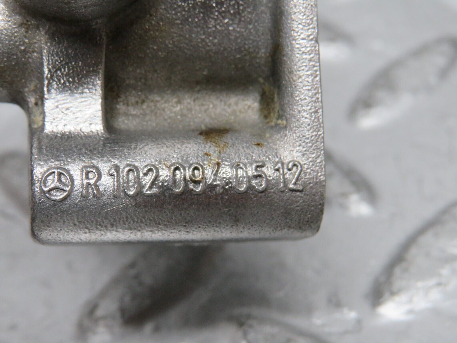 29865 Mercedes-Benz W123 230E Idle Control Valve 1020940512