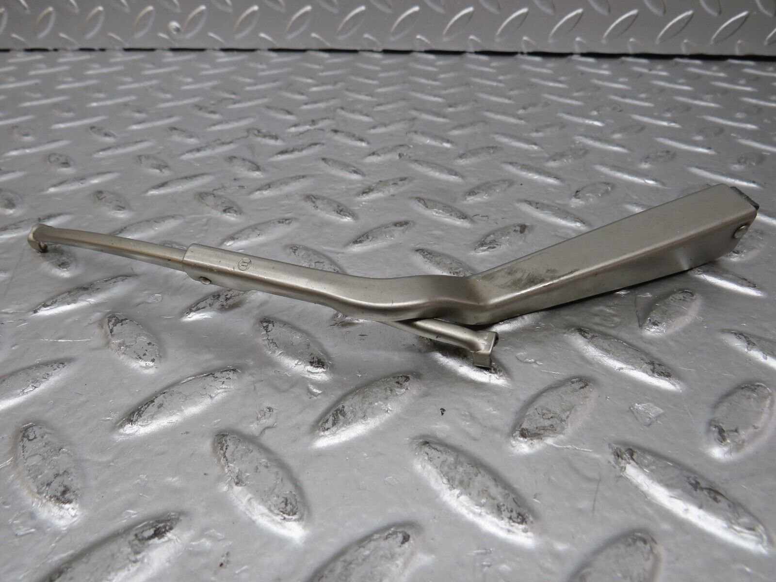 26051 Mercedes-Benz W116 450SE Headlight Wiper Arm Left Bosch