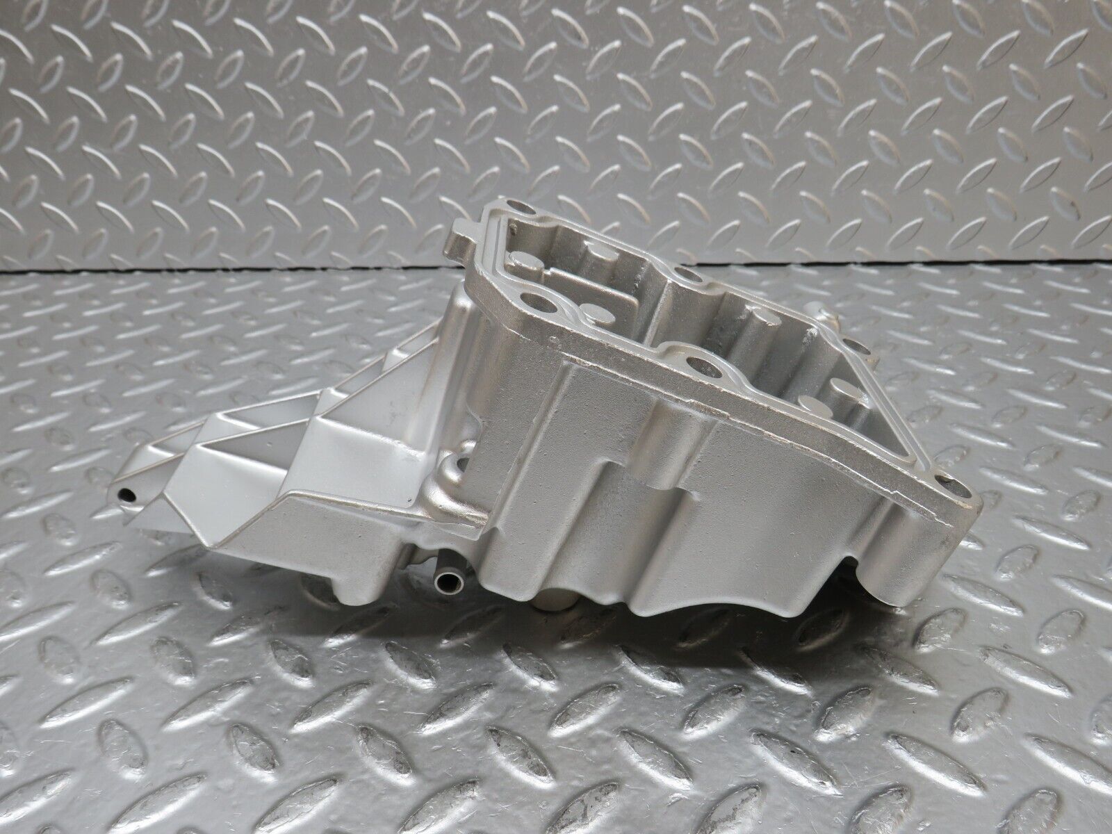 31428 Mercedes-Benz S124 220TE Wagon Power Steering Pump Bracket 1111310535