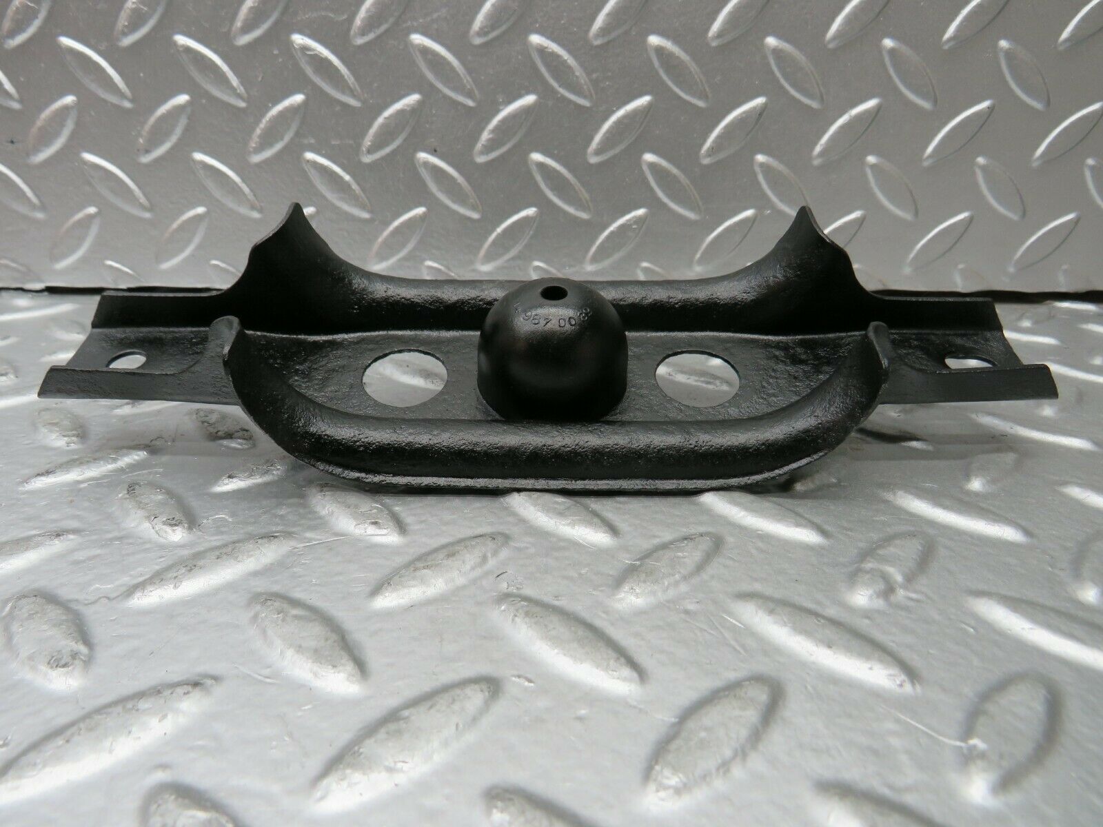 22916 Mercedes-Benz C107 450SLC Coupe Exhaust Bracket