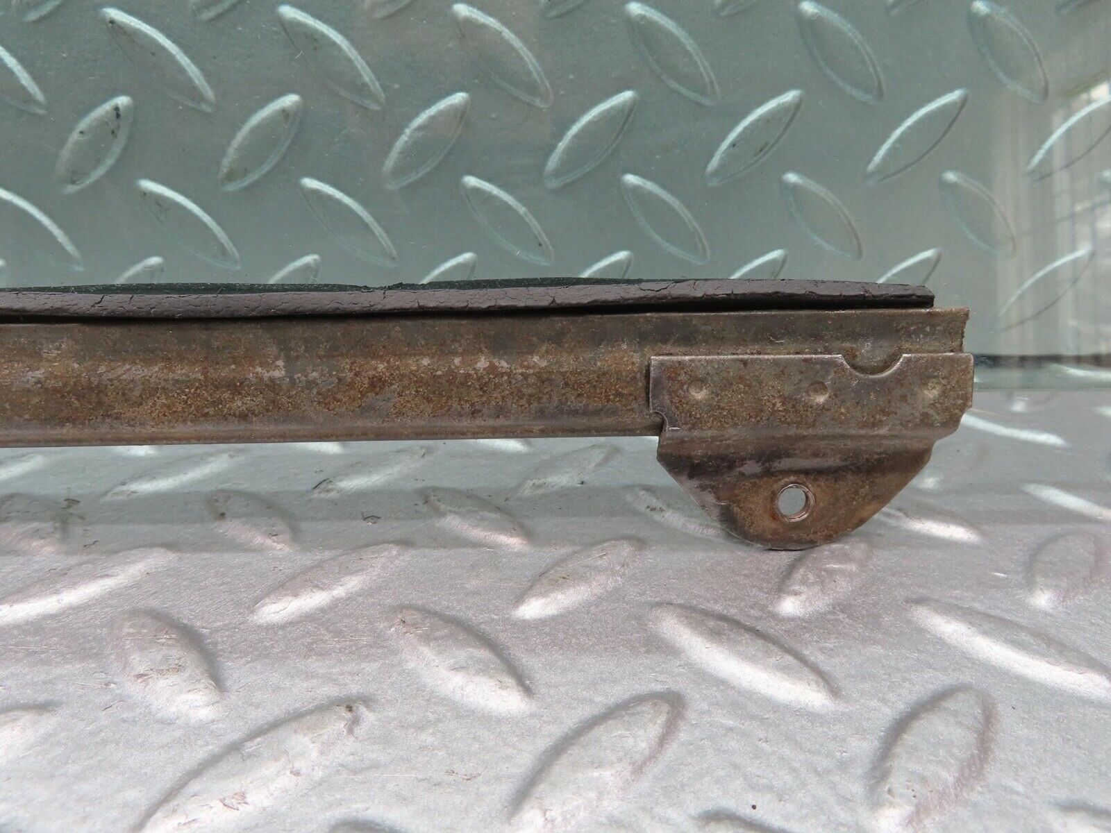 13081 Mercedes-Benz W111 220S Rear Right Door Window Glass