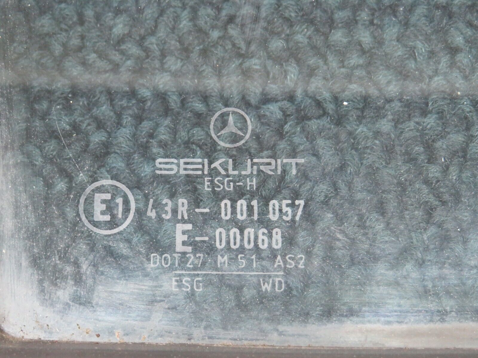 28858 Mercedes-Benz W123 230E Rear Left Quarter Window Glass 1237350124