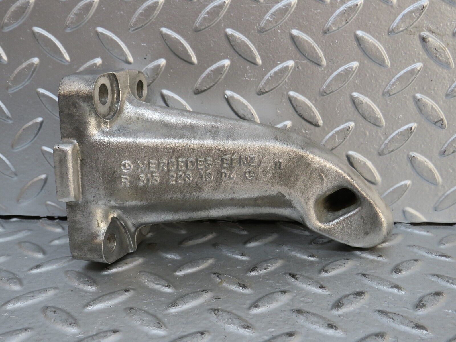 28423 Mercedes-Benz S123 240D Wagon Engine Mount Bracket Left Side 6152231304