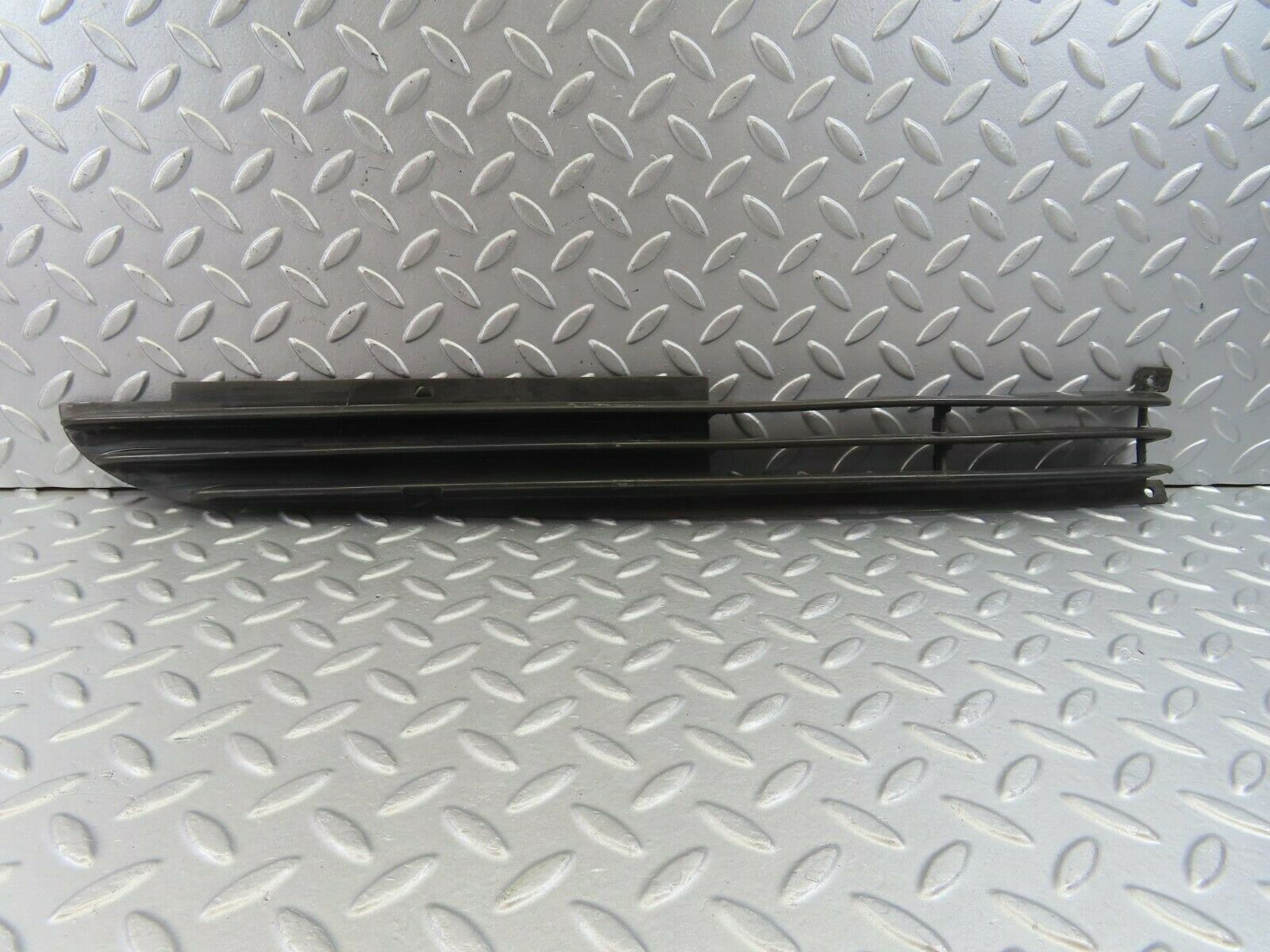 8866 Mercedes-Benz W115 Front Lower Grill Right