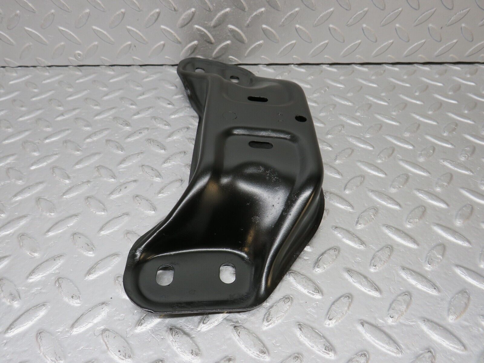 38924 Mercedes-Benz W201 190E 2.6L Gearbox Mount Bracket