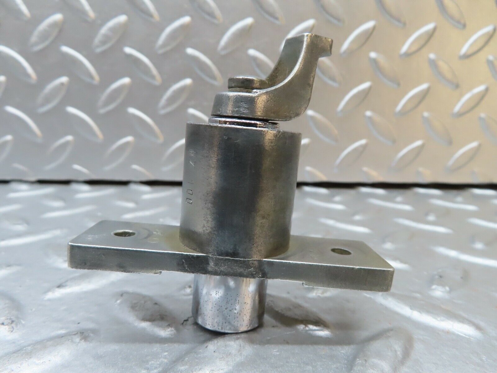 20834 Mercedes-Benz W114 250CE Coupe Trunk Lock No Key 1157500091