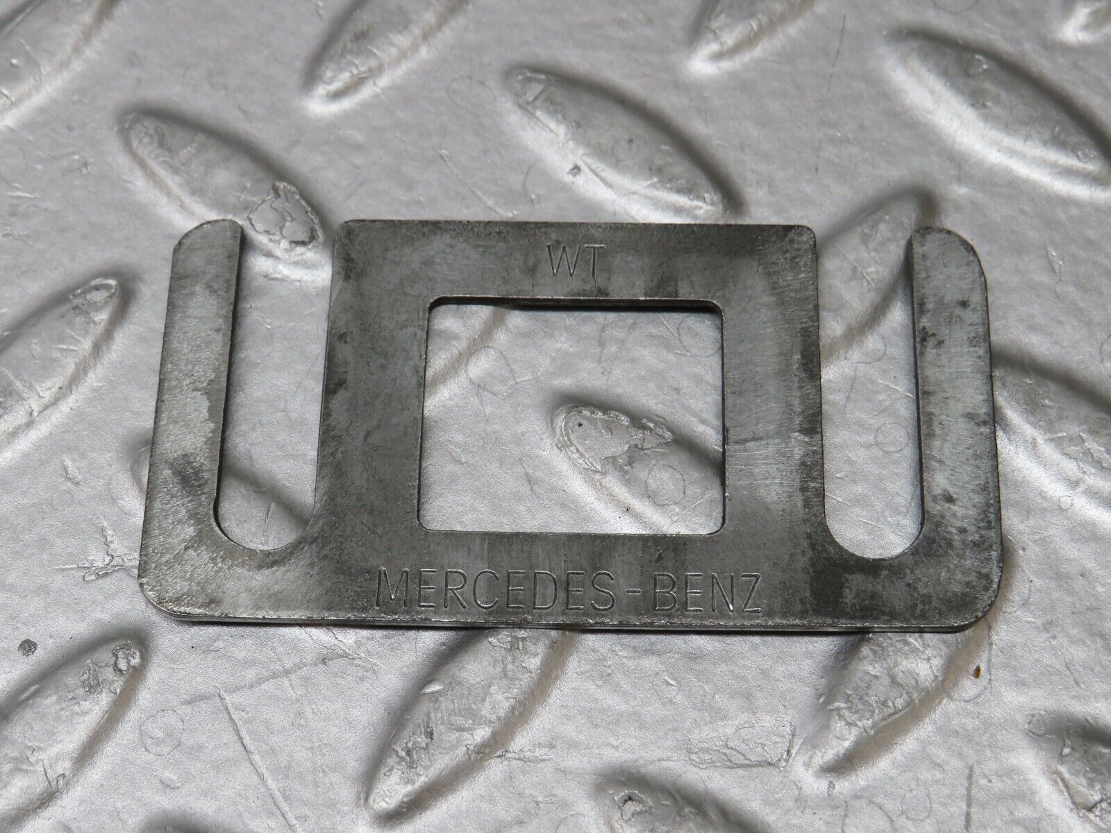 36130 Mercedes-Benz W126 420SE Door Lock Latch Left Side