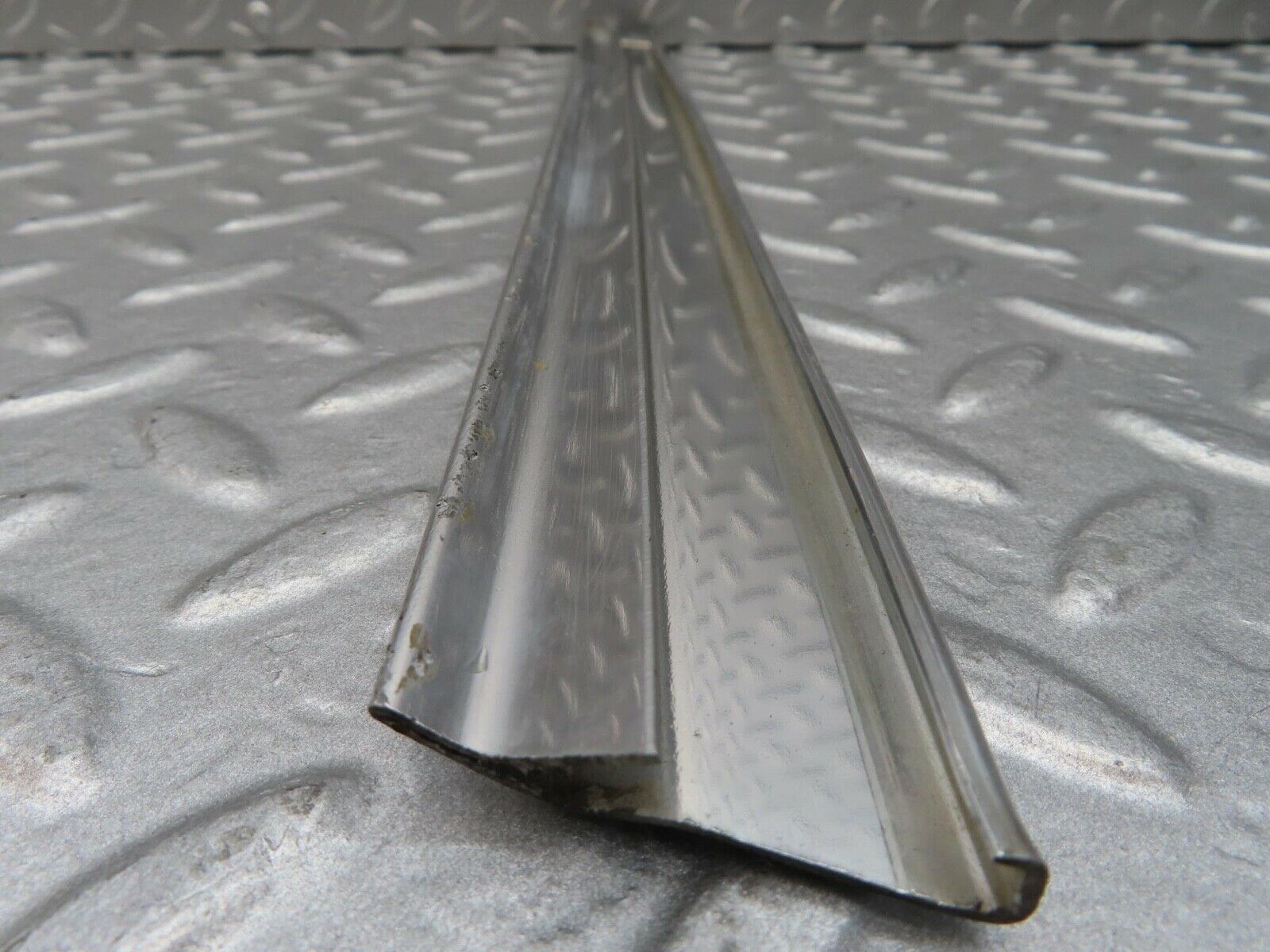 14116 Mercedes-Benz C107 280SLC Rear Left Quarter Window Chrome Trim