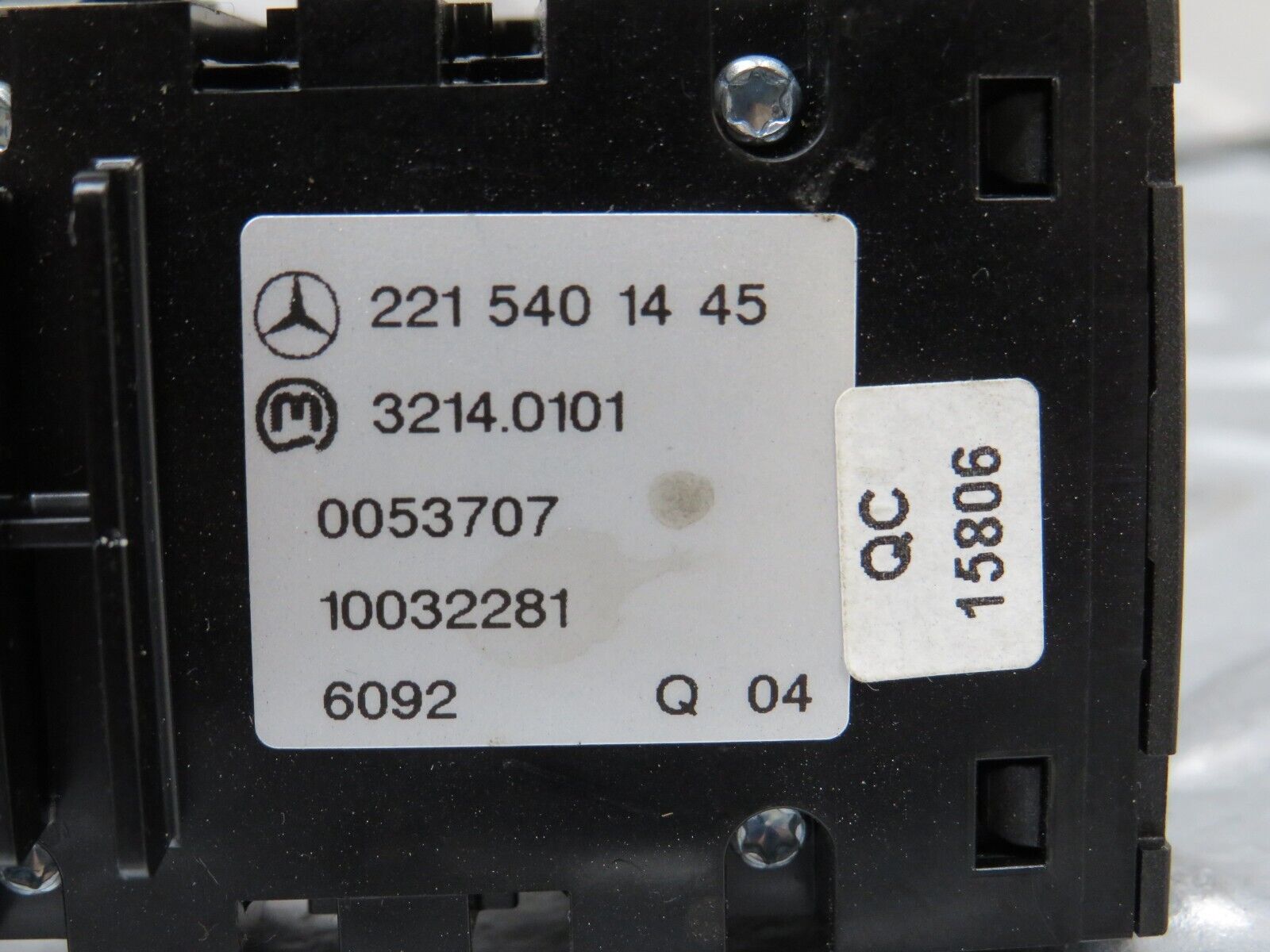 35140 Mercedes-Benz W221 Electric Parking Brake Release Switch 2215401445