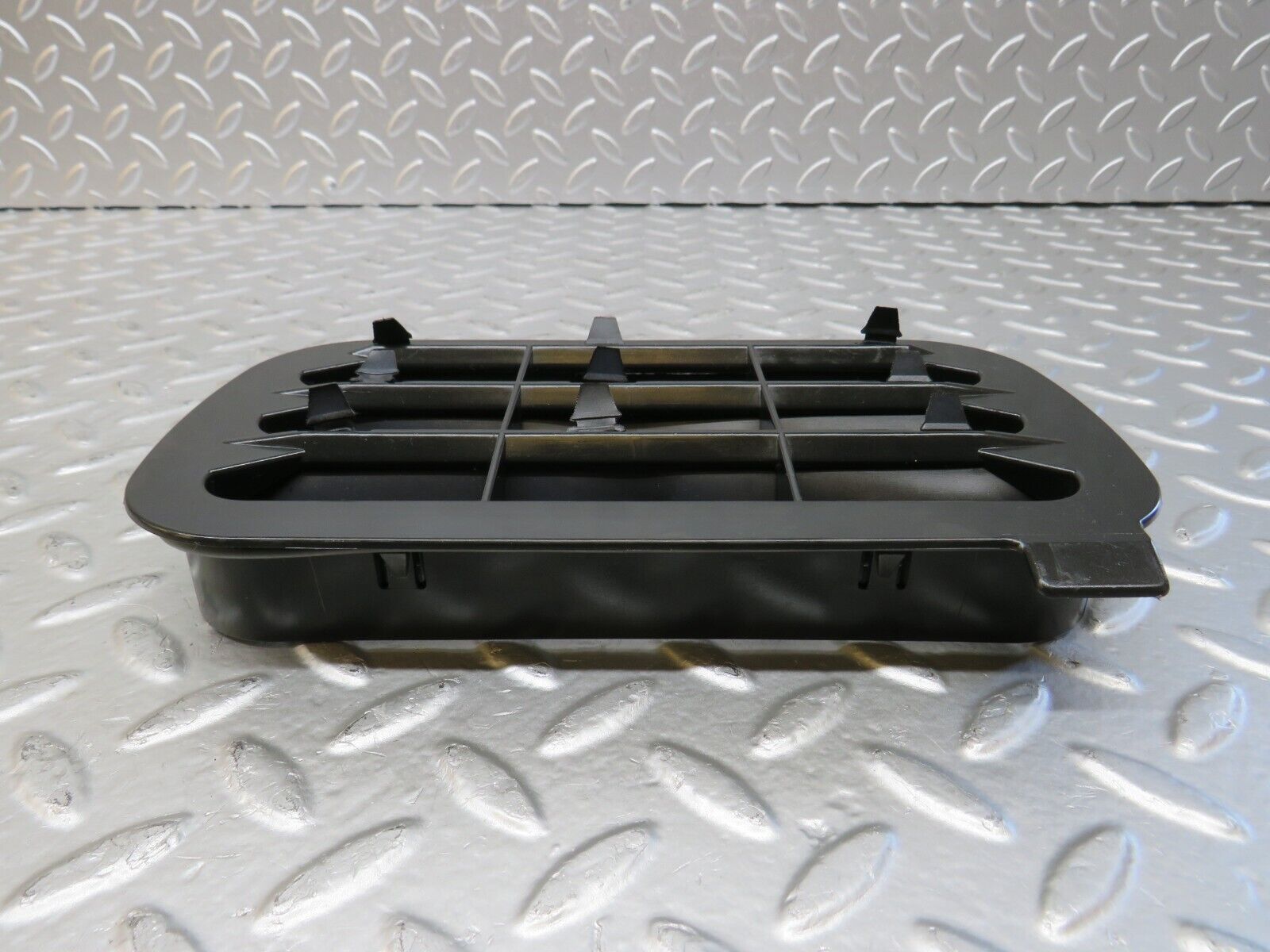 25728 Mercedes-Benz W124 280E Rear Air Intake Vent Left 1248370230