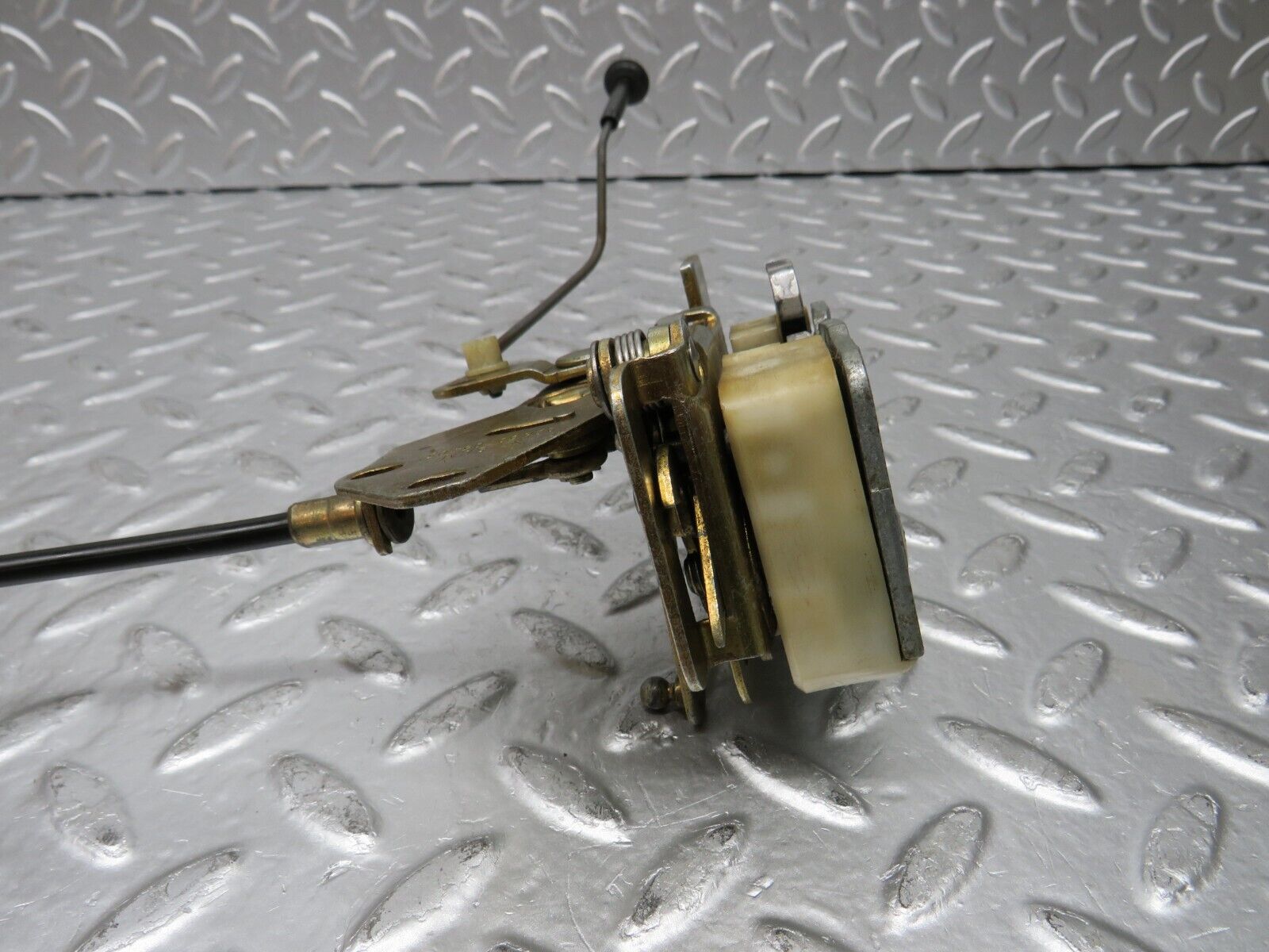 30102 Porsche 924 Right Door Lock Mechanism 92853705405 92853715403