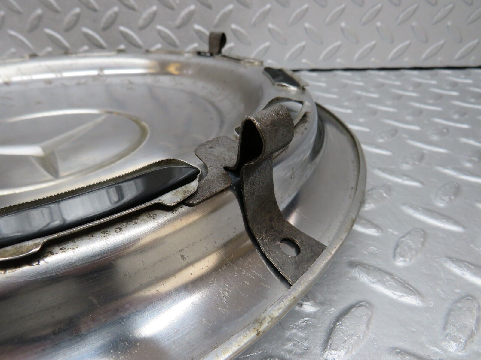 37465 Mercedes-Benz W109 300SEL Wheel Hub Cap 14"