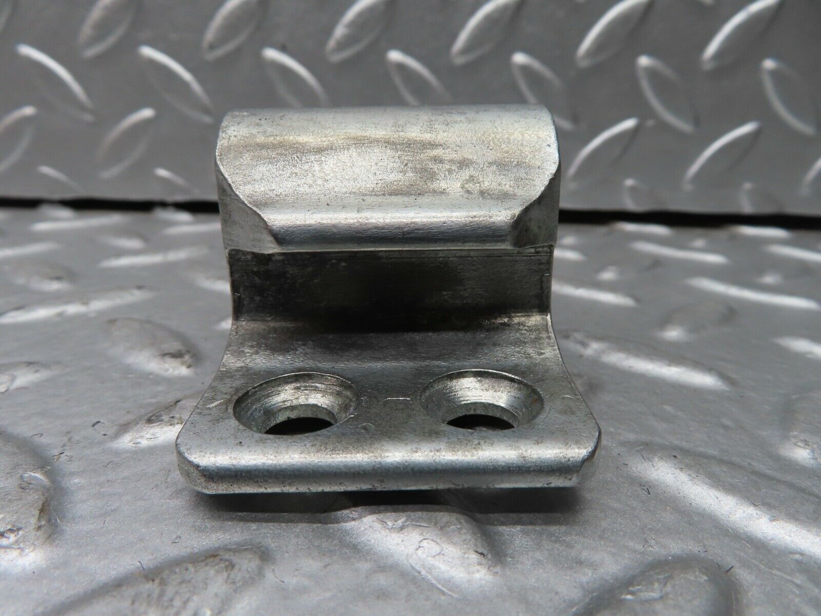 21517 Mercedes-Benz W126 300SE Door Lock Latch Right Side