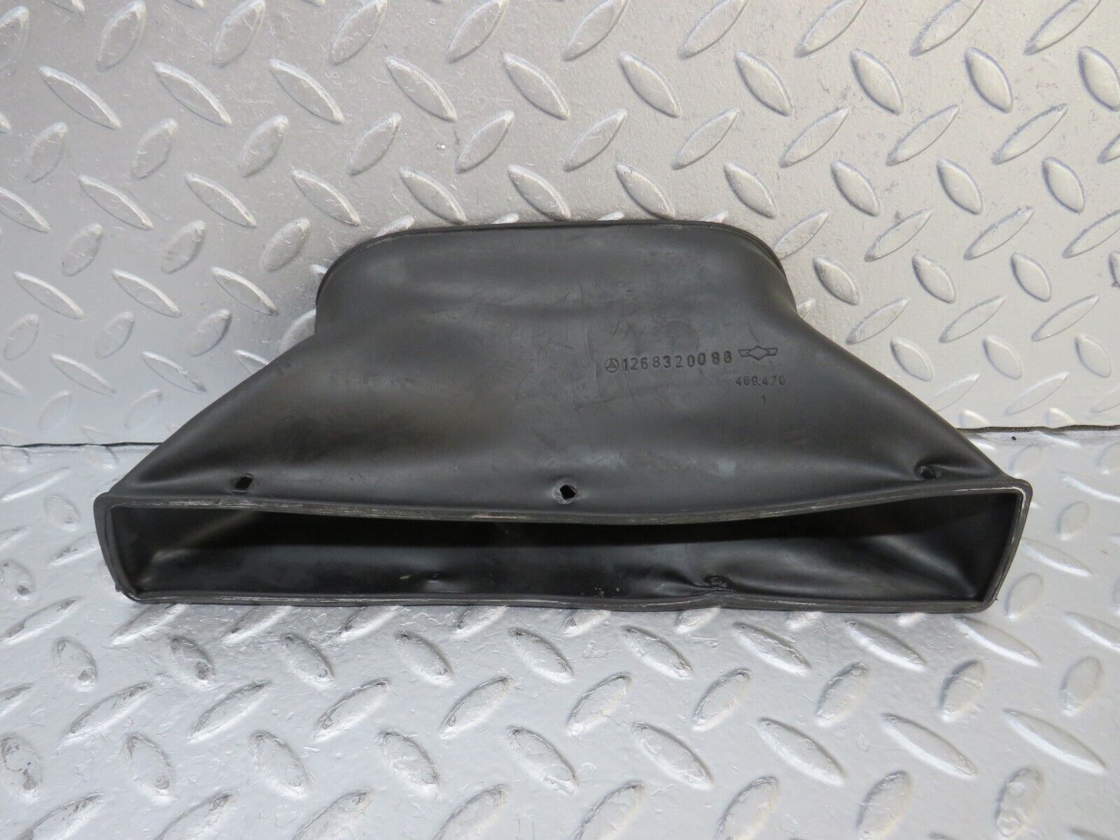 36158 Mercedes-Benz W126 420SE Heating Duct Rubber 1268320088