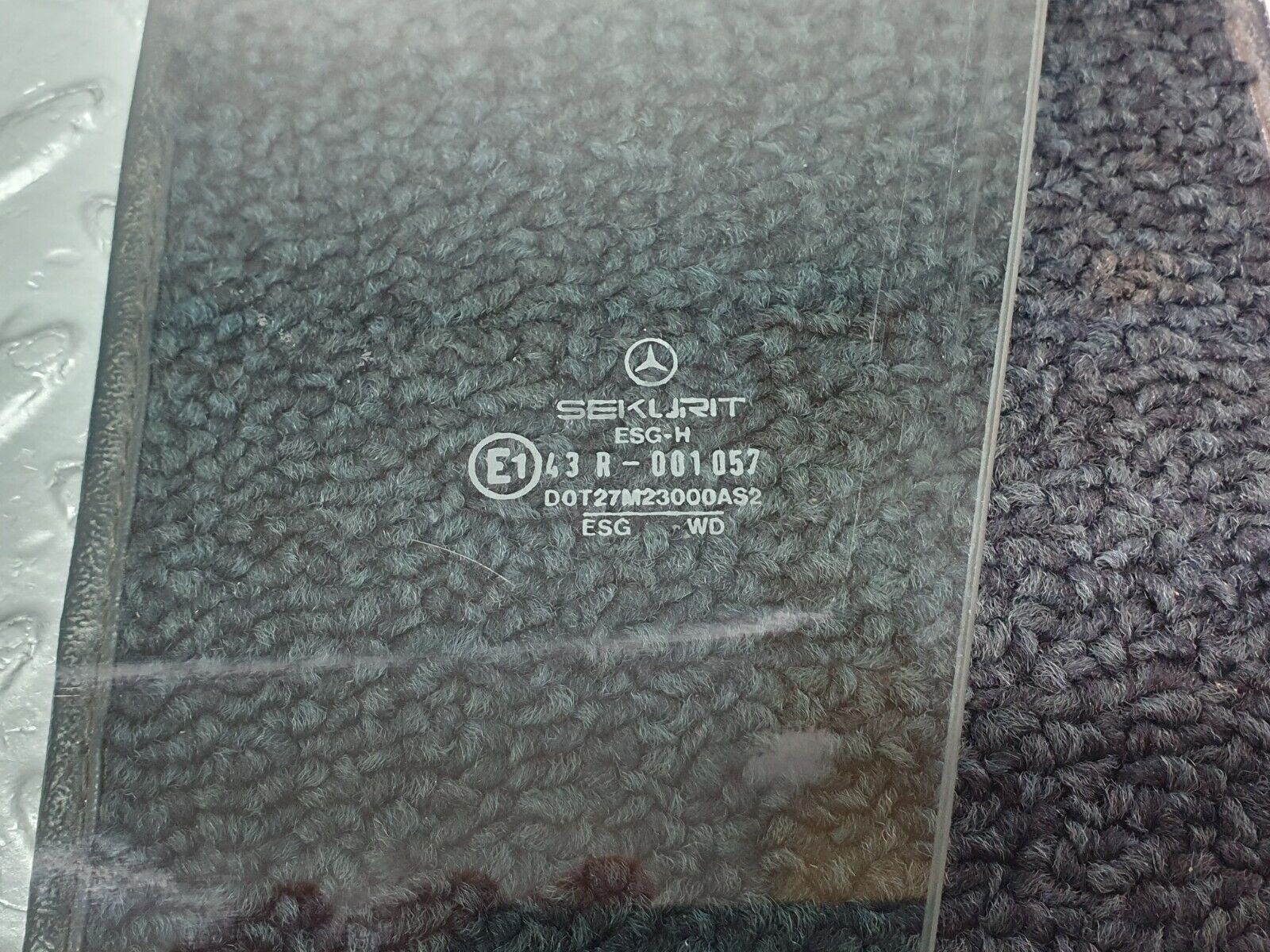 41408 Mercedes-Benz W124 200E Front Left Door Window Glass