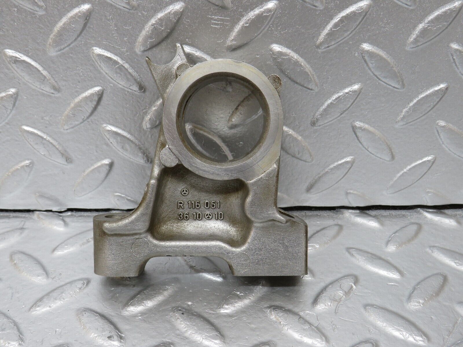 34621 Mercedes-Benz C126 380SEC Coupe Camshaft Tower Bearing 1160513610