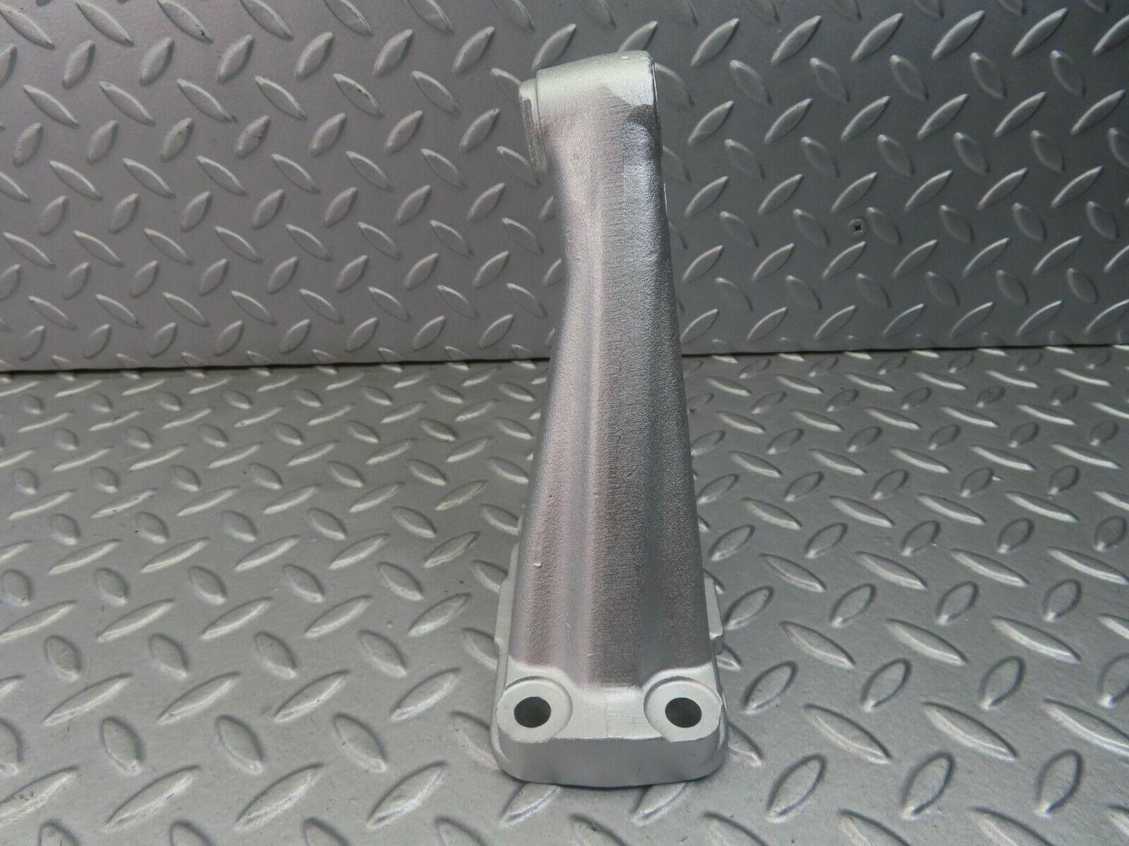 8327 Mercedes-Benz W114 Engine Mount Bracket Right Side 1802233904