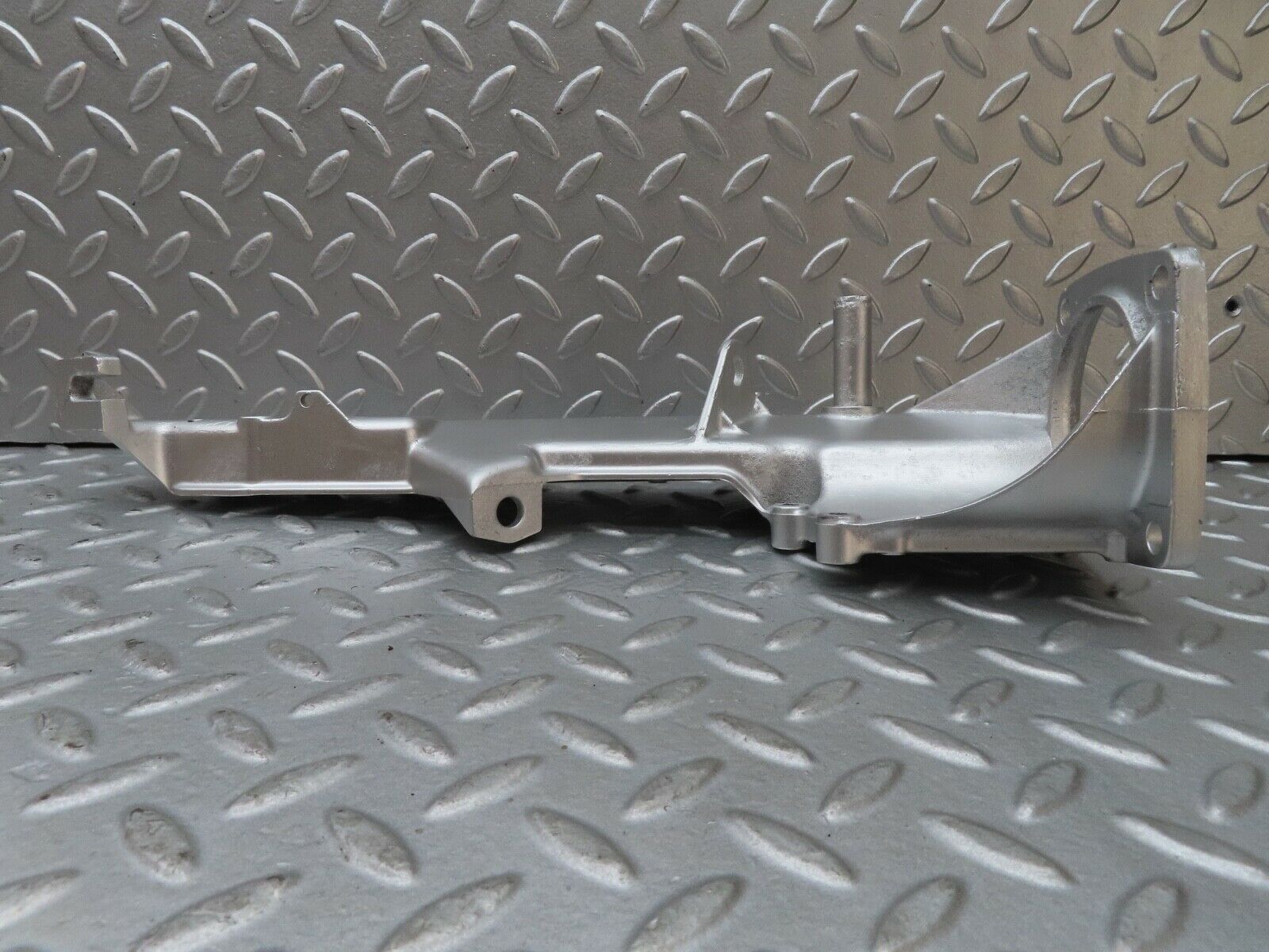 17649 Mercedes-Benz W116 450SEL Brake Pedal Bracket 1072941101