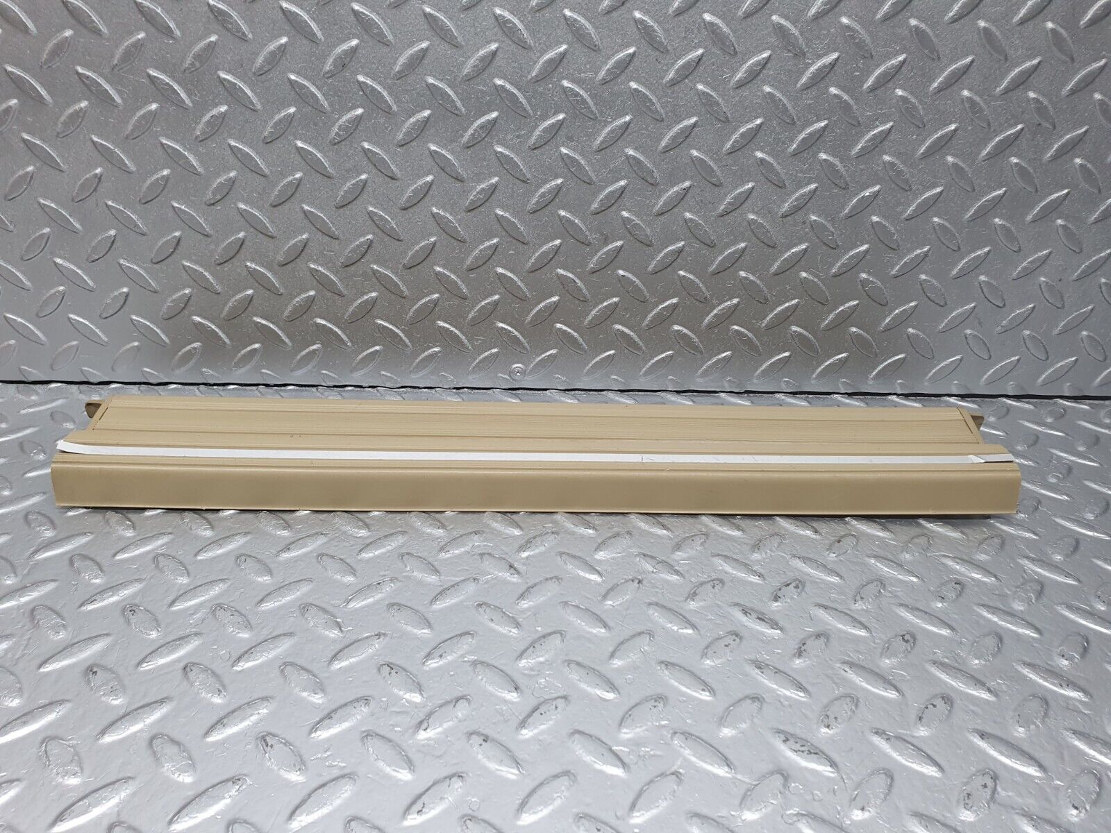 40909 Mercedes-Benz W126 300SE Rear Left Door Sill Trim Beige