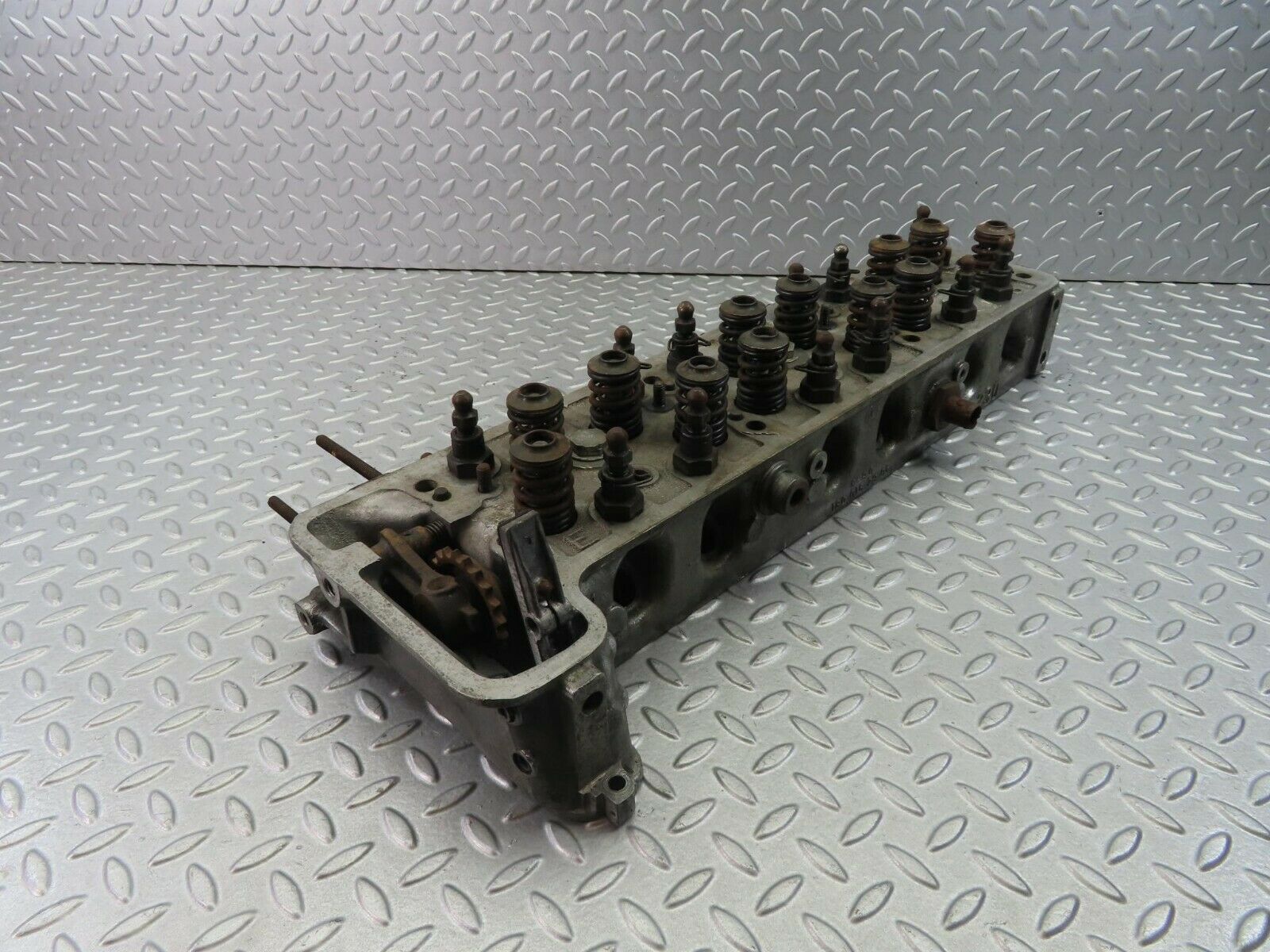 8558 Mercedes-Benz W111 Cylinder Head 1800162901