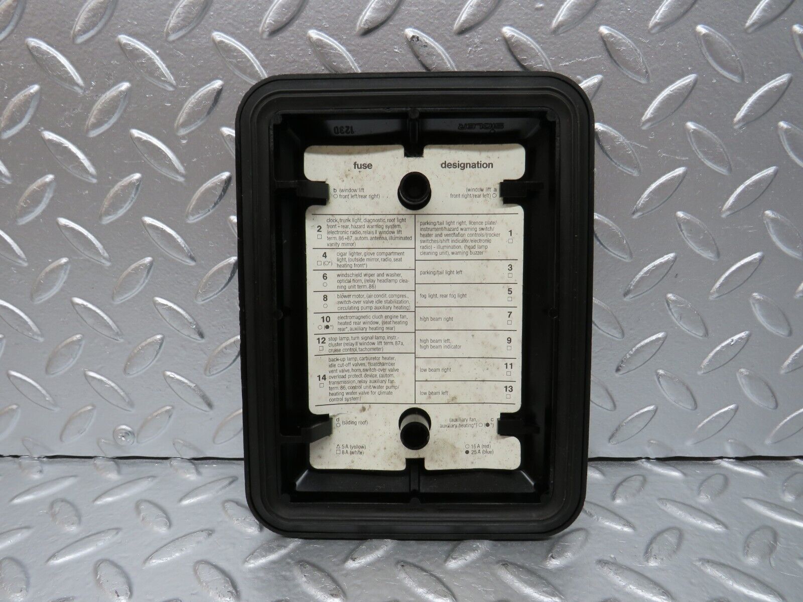 25582 Mercedes-Benz W123 200 Fuse Box Cover Lid 1235400082