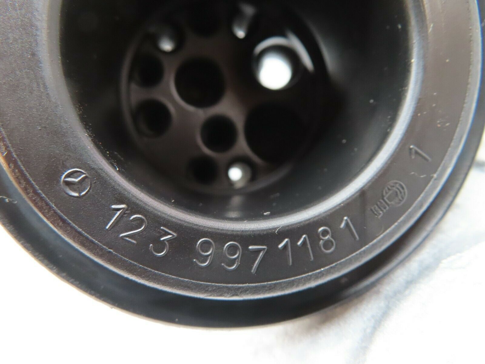 17960 Mercedes-Benz W123 200 Firewall Rubber Grommet 1239971181