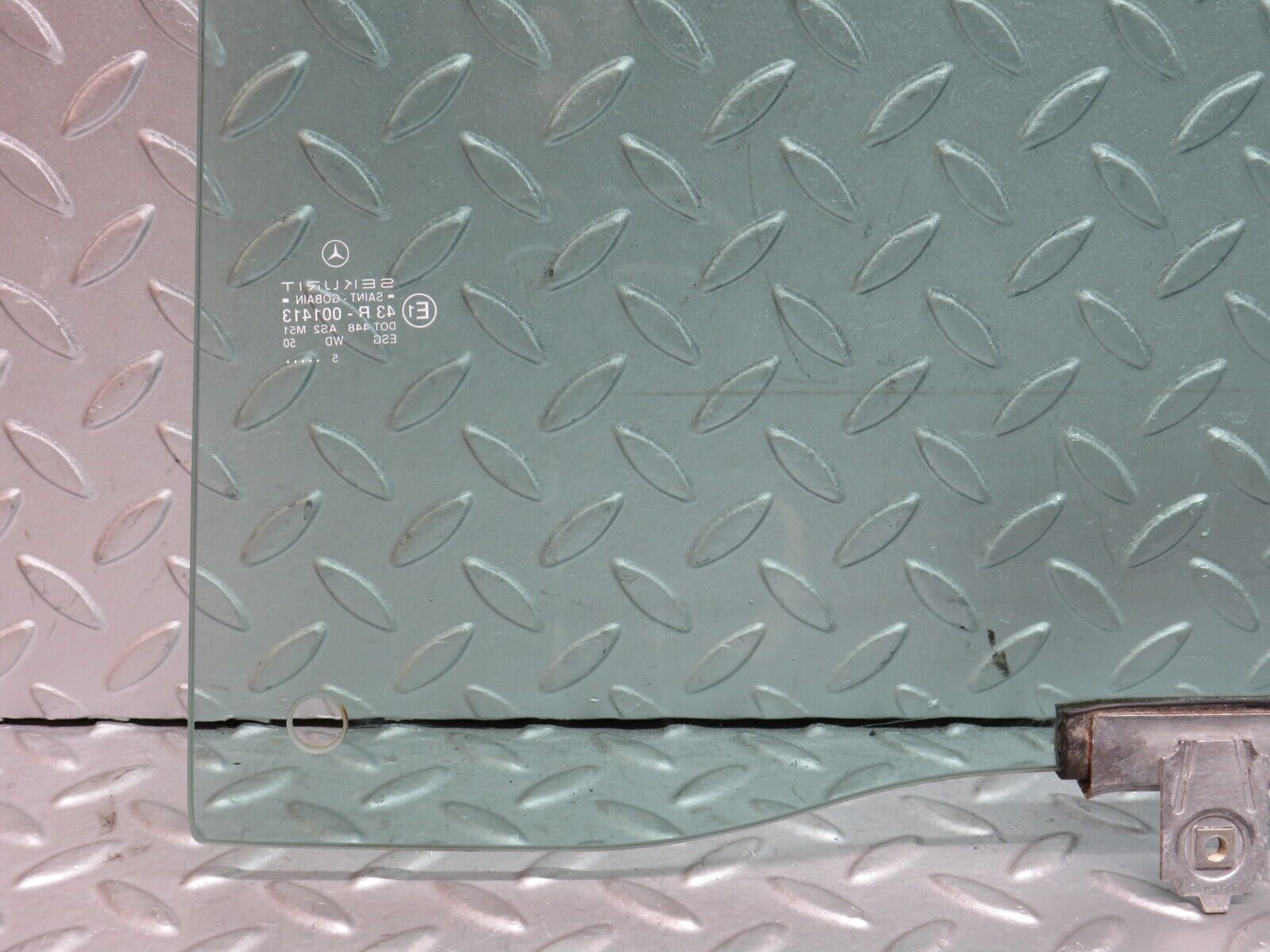 39664 Mercedes-Benz R129 320SL Coupe Right Door Window Glass