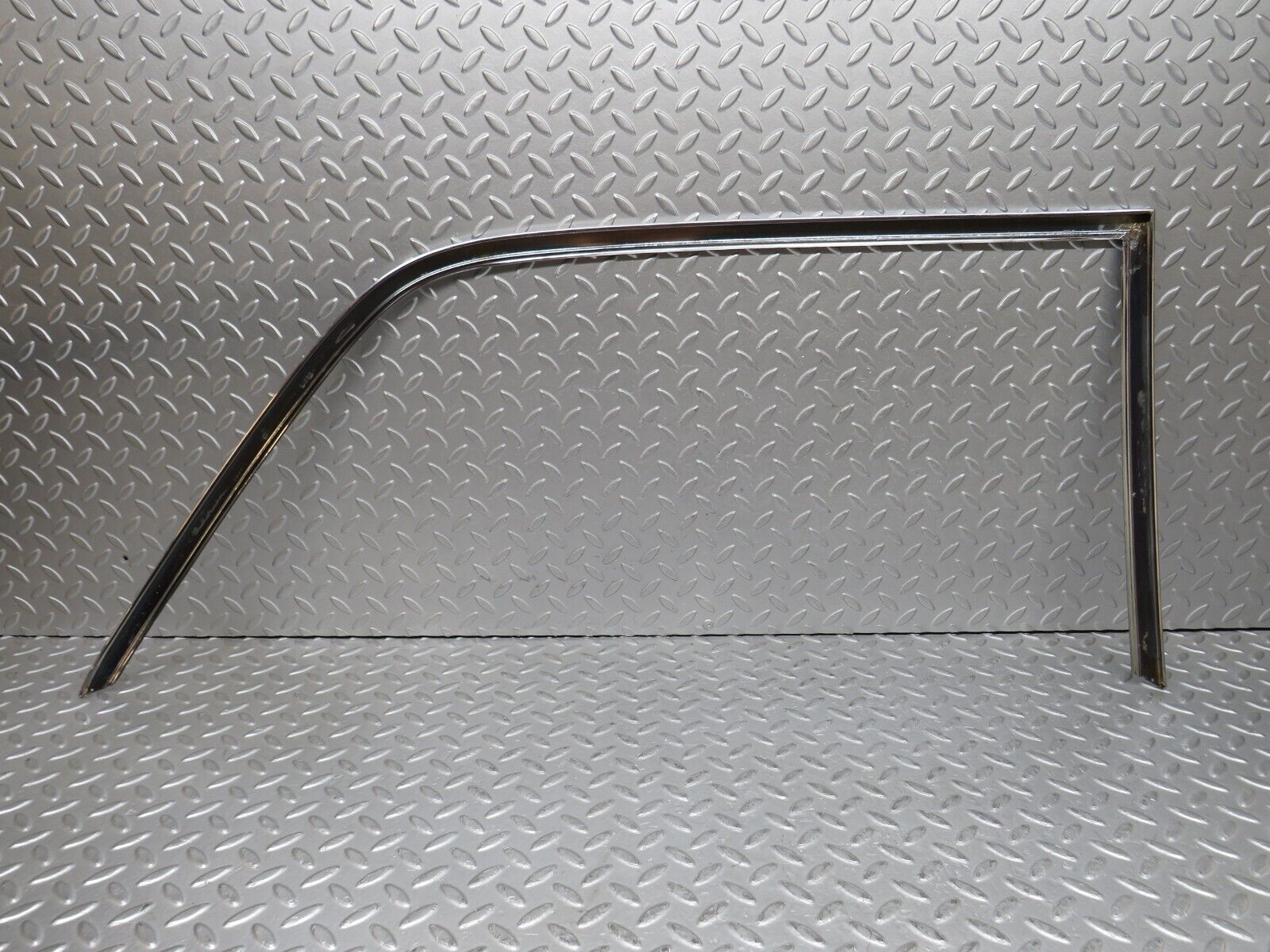 37319 Mercedes-Benz W109 300SEL Rear Left Door Chrome Window Frame