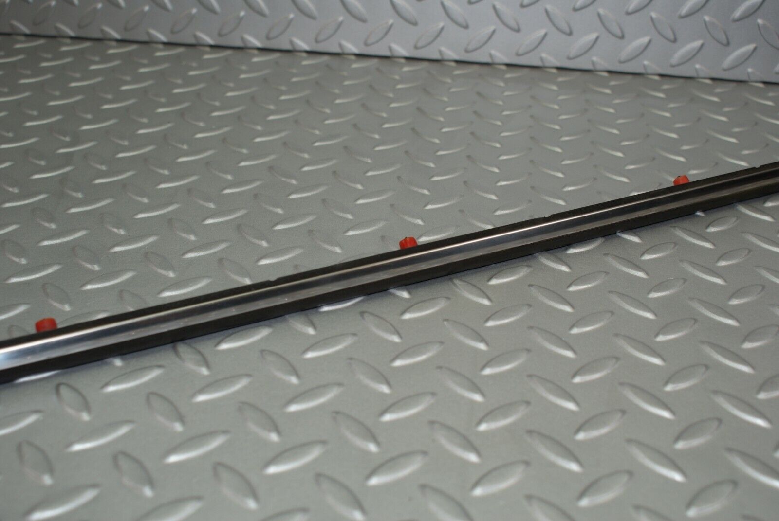 2985 Mercedes-Benz C123 280CE Coupe Front Left Fender Wing Chrome Trim