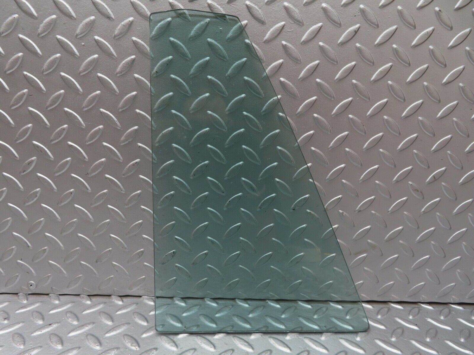 13079 Mercedes-Benz W111 220S Rear Quarter Window Glass