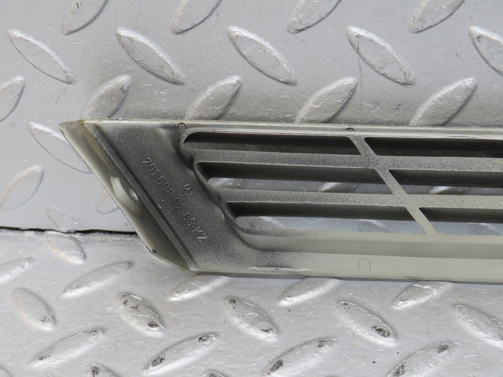 36499 Mercedes-Benz W201 190E 2.0L C Pillar Exterior Cover Right Side 2016980289