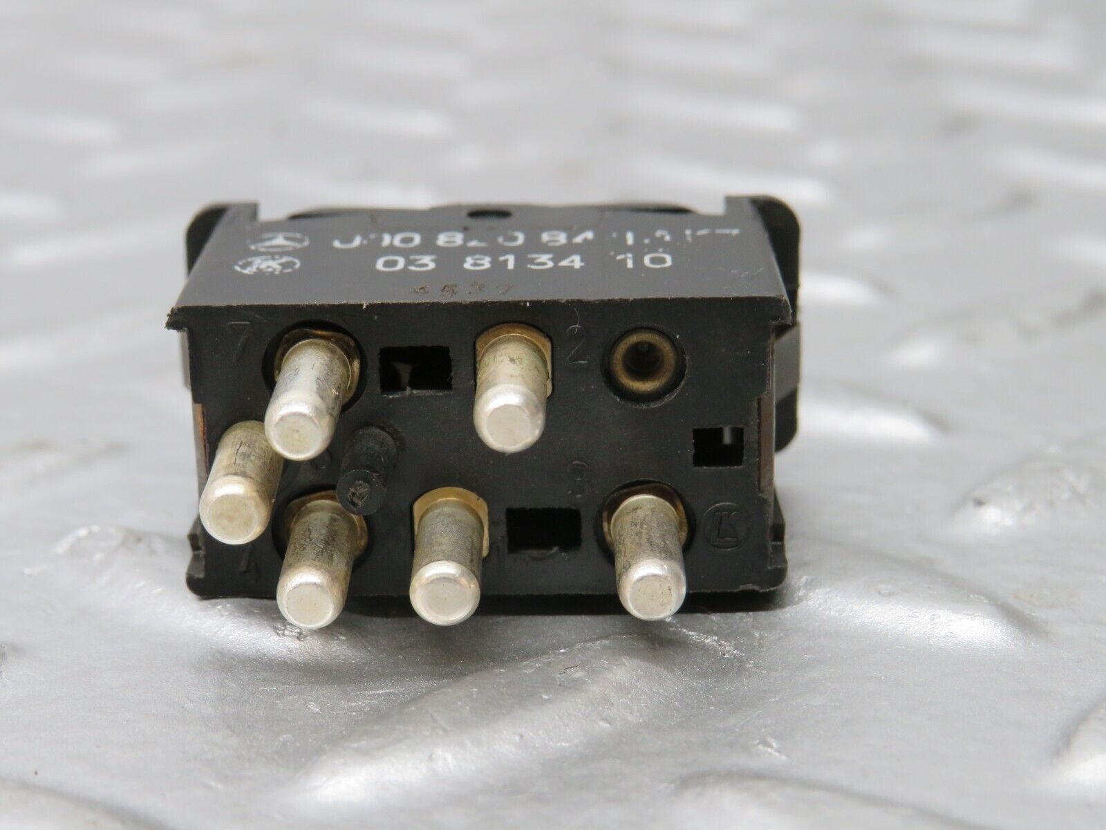 32209 Mercedes-Benz W123 230E Rear Right Electric Window Switch 0008208410